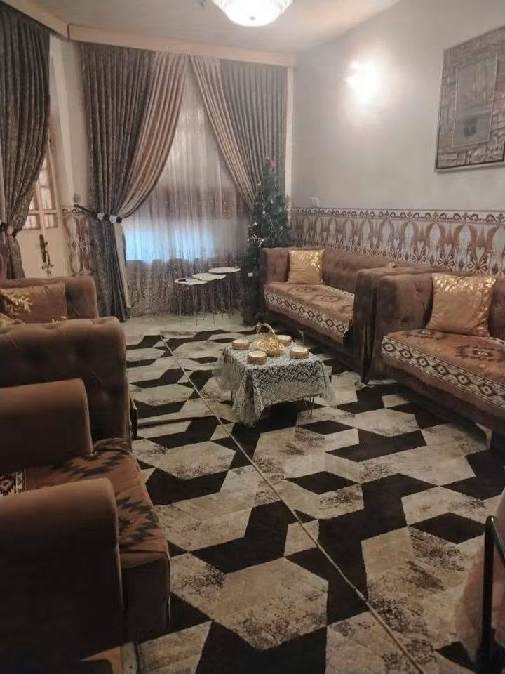 دار زراعي ١٠٠ متر ٥ نزال ٢٠ طابق واحد البلديات خلف الصحفين قبل مضيف السواعد منطقة مخدومة جدا شارع عريض والبيت عالي متر عن الشارع طابق واحد السعر ٩٥ مكلف بالنشر 
واتساب 
***********
