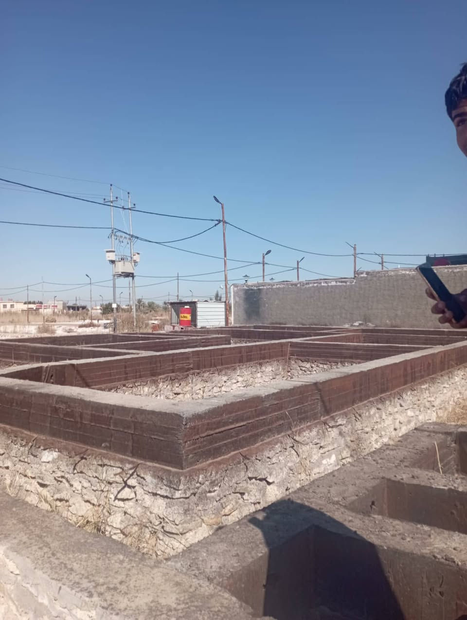 قطعه مع رباط المساحه ٣٣٠ متر ركن مجمع العارضيات طريق ياحسين جميع الخدمات تبليط اناره مجاري قرب سيطرة العارضيات للاستفسار اتصل ***********
