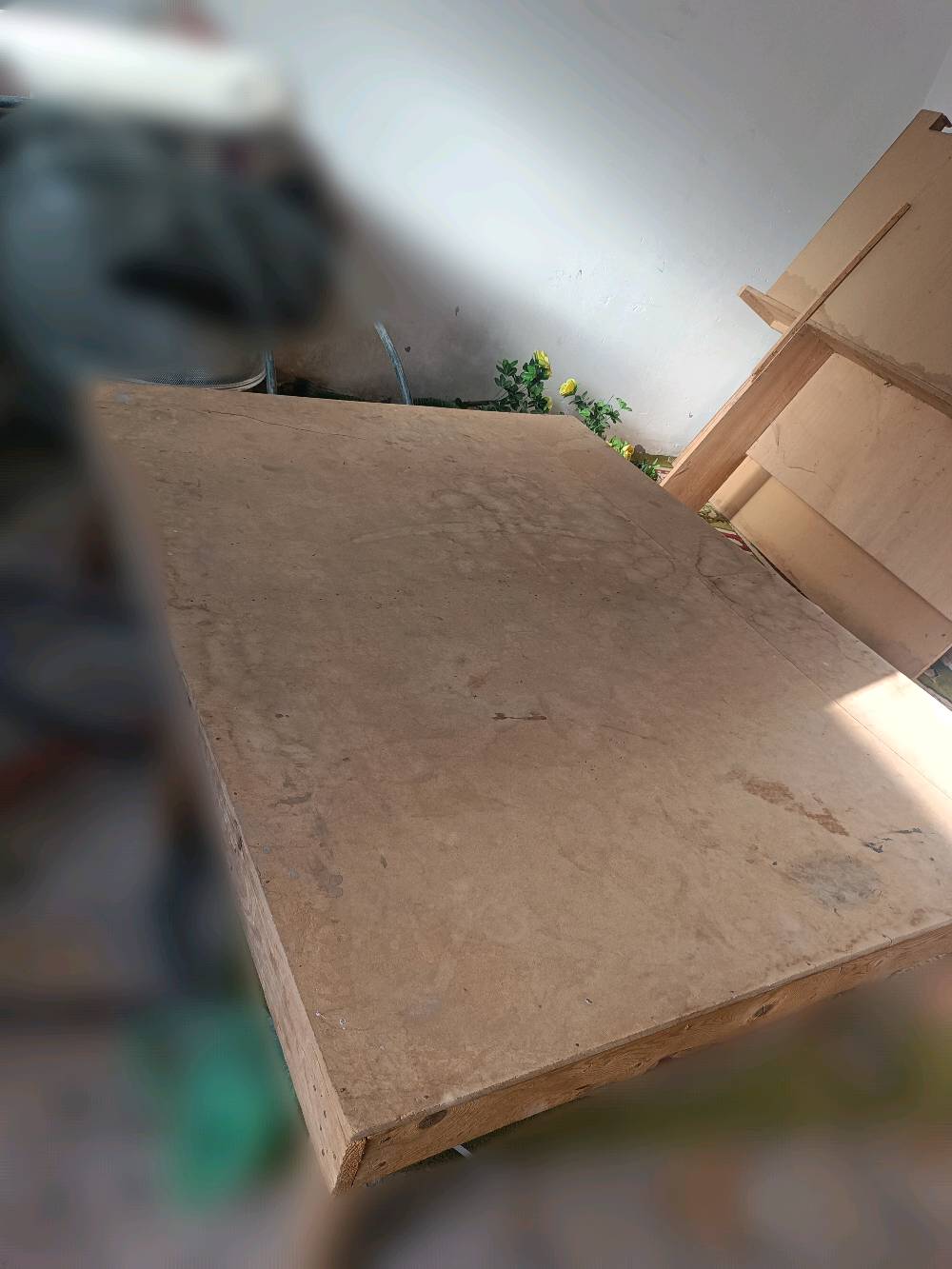 غرفه اخشاب بسعر350وبيها مجال. 
عنوانه ناصريه سيد دخيل. 
ااذ حاب تتواصل ويانه اتصل على هذا الرقم ***********📞