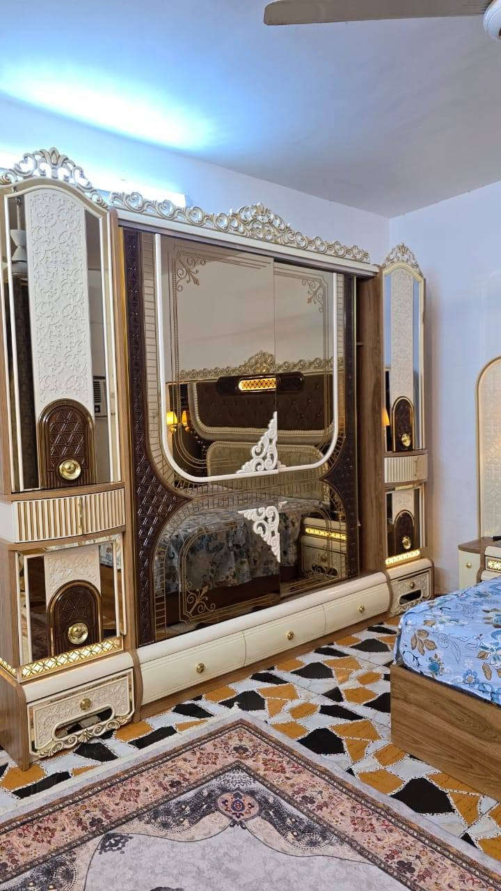 سلام عليكم غرفه تركيه ضخمه كلش حلوه اناره كله شغاله خشب بلوك اصلي صبغ حراري مو عادي مجرات فيكات هواي بيه عدد قطع 8 مكان بغداد شراي تصال على رقم هاتف ***********
