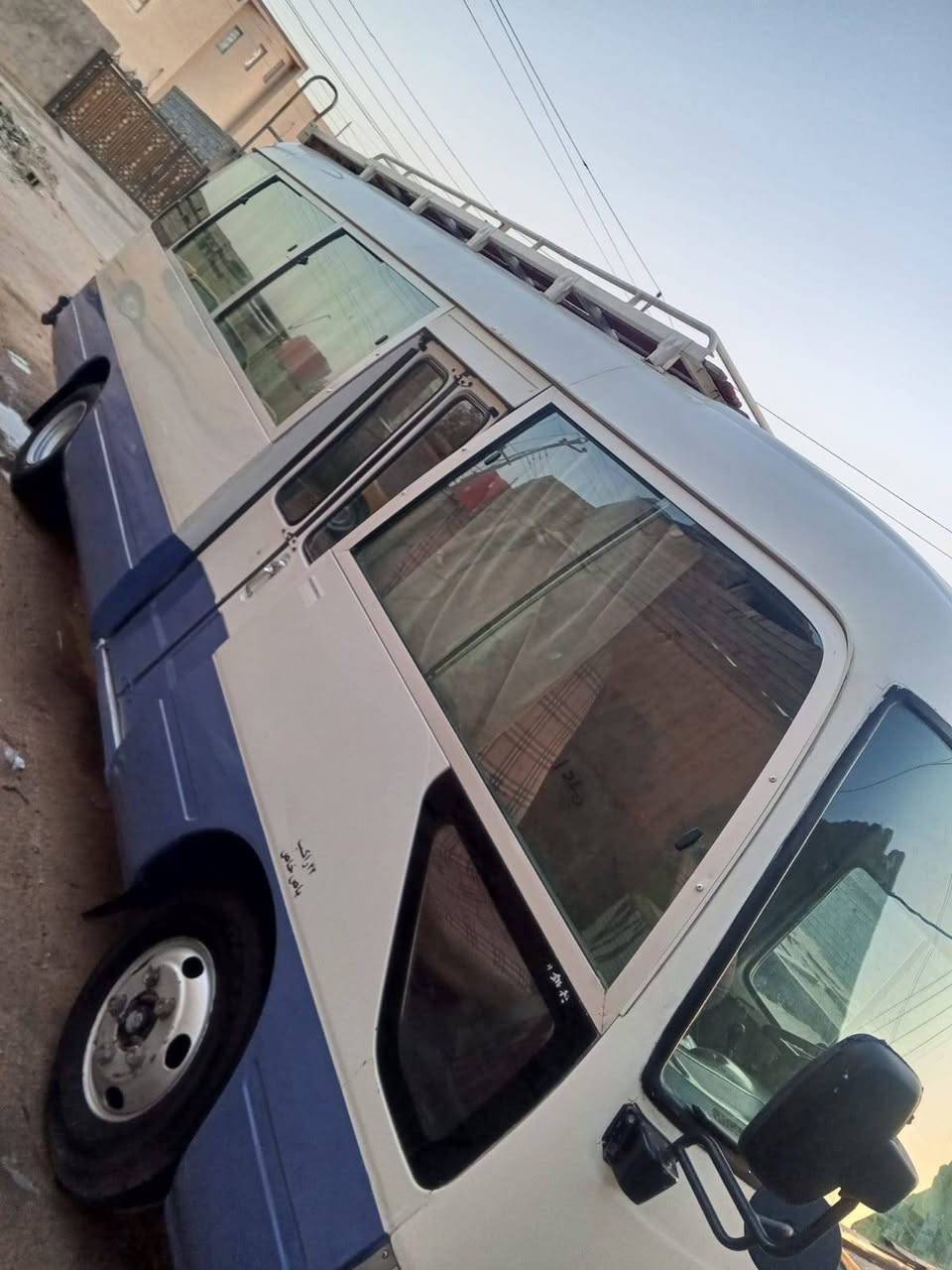 السلام عليكم كوستر البيع موديل 2006 سياره جاهزه قلاب عادي بيهه حزام صبق فقط سعر تصل على الرقم وبل خدمه***********
