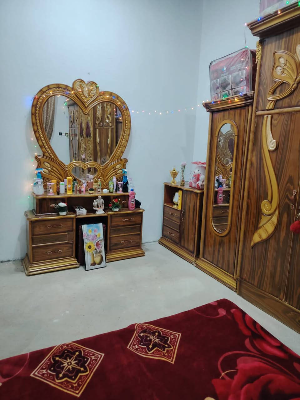 غرفة نوم للبيع فول نضيفه المكان الرمانه  السعر 700 الف وبيه مجال الاستفسار على هاذه الرقم ***********
***********
