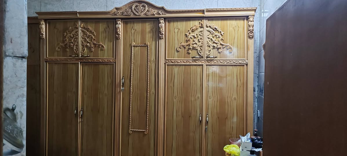 غرفه نوم للبيع صاج داخل وخارج مسويها تفصال سبب البيع جاي اتحول الغير بيت  السعر 850 وبيها مجال مكان ام الكبر والغزلان  وهذا رقمي ***********
