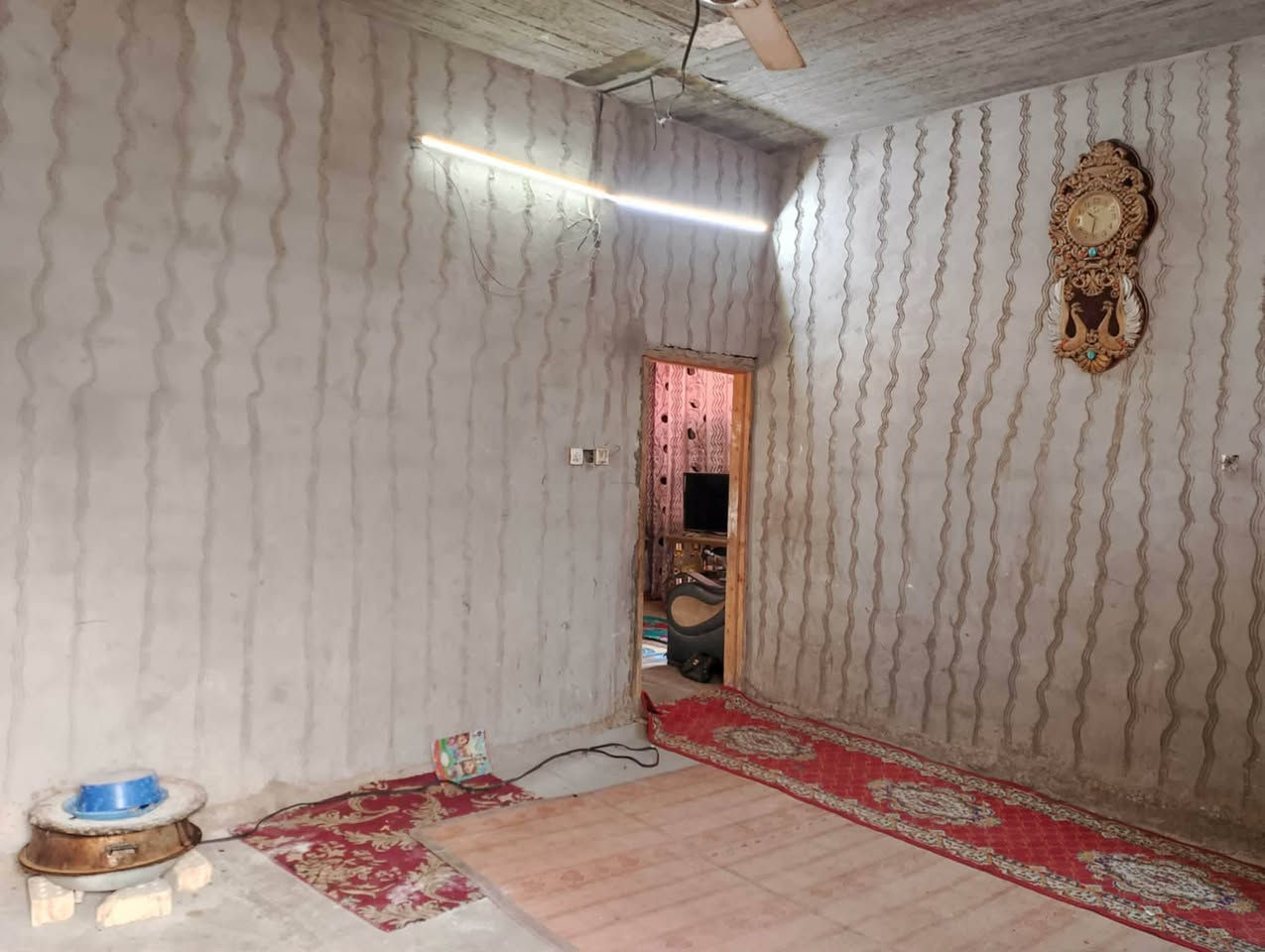 بيع مستعجل 🔥 🔥 
بيت للبيع 200 متر ⚡⚡
ملحق النداء منطقة 65 
الأساس صب  والسقف صب 🏫🏫
 يحتوي على استقبال وصاله وغرفتين ومطبخ وتخاريج داخليه وخارجيه🏦🏦

 سعر 73 وبيه مجال💸💸
☎️☎️***********
