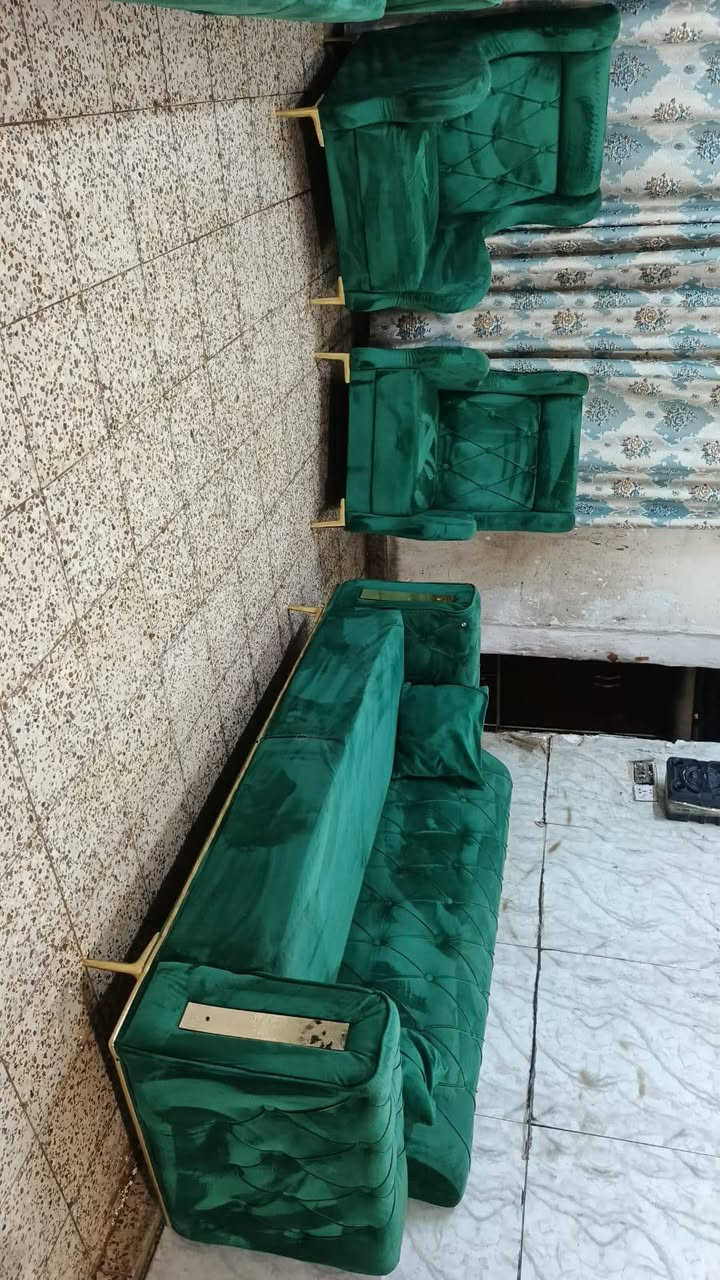 تخم 8 مقاعد اخو جديد اي ضرر مابي ثكيل تكمه خشب بلوك أسود سعر 240 بي مجال مكان البياع *********** يوجد واتساب
