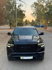 رام 1500 • لمتد بلاك • HEMI 5.7