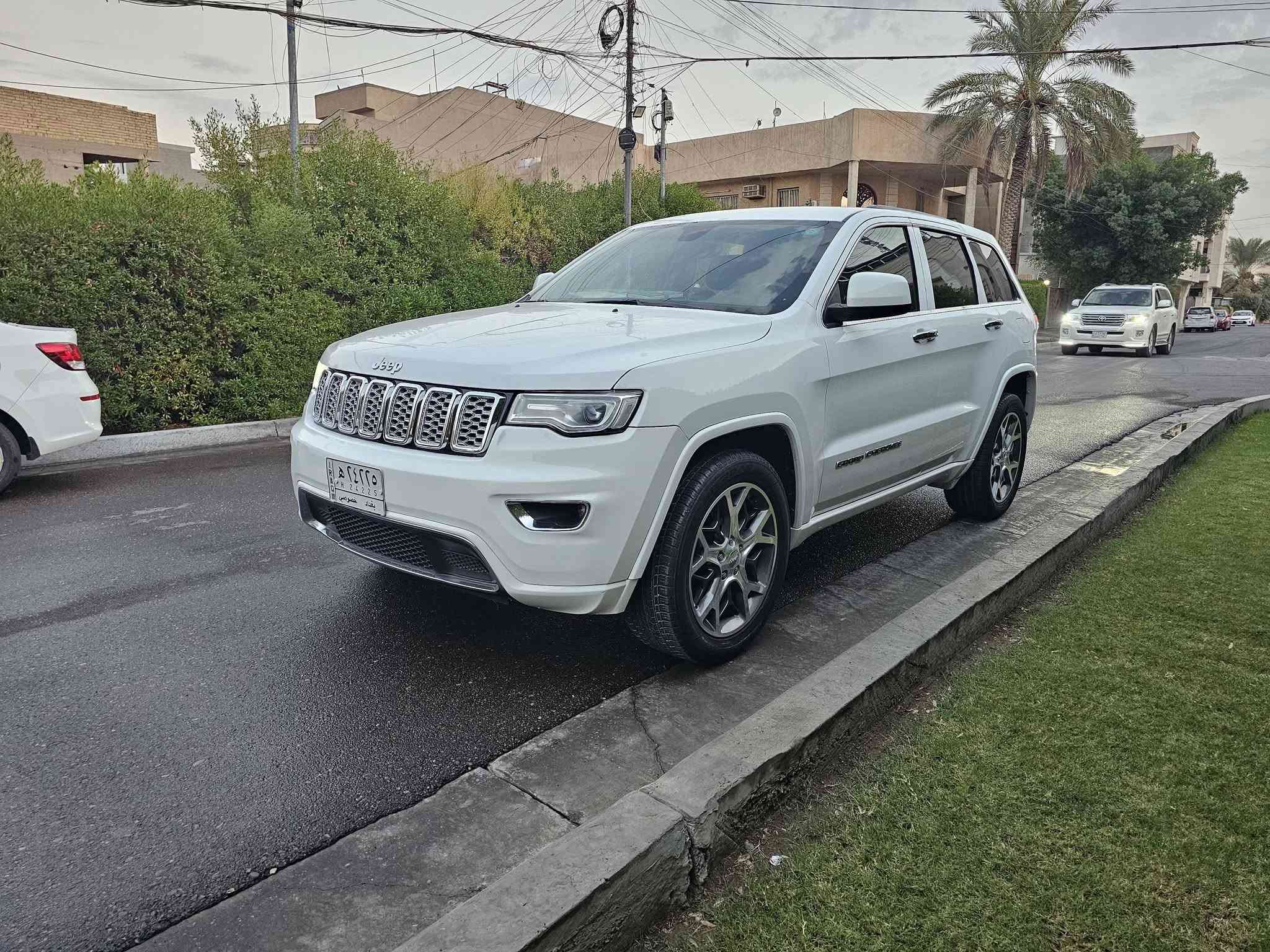 ***********جديده جدااً
جيب لاريدو 2017 امريكي صبغ جاملغ امامي سونار موجود 
بانزين عادي بشرط بدون ادوانز  
مواصفات عاديه 
شاشه وكامره
تبريد قطعتين
فول تحكمات سترين 
ماشيه  تقريبا  ٧٠ ميل 
شفتات
حساسات خلفيه
رادار  خلفي  
كير ومحرك نضيفات
لد امامي خلفي
غرفتها جديده
تخم تاير جديد
صدرها جديد امامي خلفي 
مابيها نقص سياره جاهزه 
تحويل ثاني يوم
العنوان الاعظميه
السعر  ١٨٤  ورقه@
اتصال فقط مكلف بالنشر واتس اب 
***********

