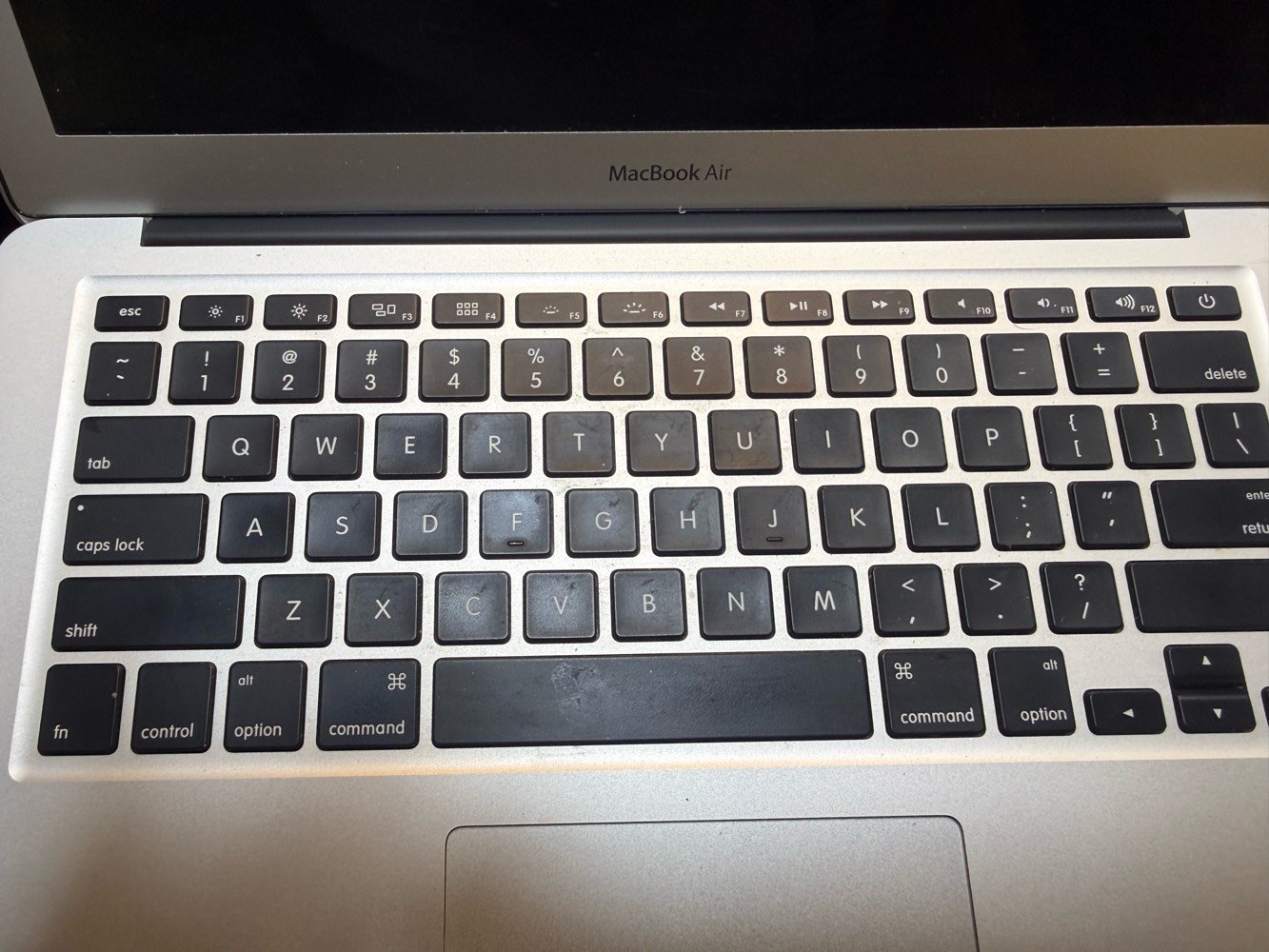 لابتوب ابل أصدار 2017 Mac Air ذاكره 128 جيجا 
بطاريه 4 ساعات ضمان من ملحقات الشاحنه الاصليه السعر 225 الف للاستفسار    العنوان بغداد الدوره شارع 60 ***********