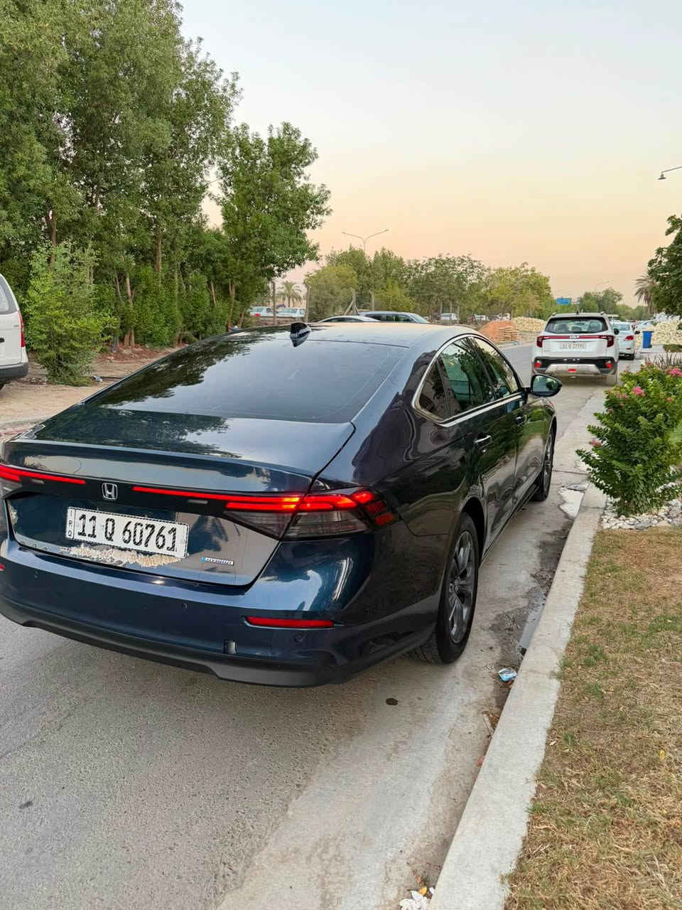 السلام عليكم 

هوندا اكورد 2024 هايبرد EXL 

محرك 4 سلندر 2000 هايبرد

المواصفات :
فتحة سقف
رادارات محيطية كاملة 
كراسي كهرباء 
تشغيل عن بعد 
تحكم ستيرن كامل 
تحديد مسار 
هاند بريك كهربائي
تدفئة كراسي
خزن ميموري 
مقاعد جلد 
شاشة كبيره 
عداد دجتل 
شفتات ستيرن 

الممشى / 15 الف 

الضرر / 
موضح بالصور 
الصندوك والجاملغ قطعتين فقط 
بجم كبس 
بدون ايرباك 

السعر 180$ وبيها مجال للشراي ما اوكف وياكم حبايب
مكان السياره حي الخضراء بغداد 
*********** بغداد, العراق
