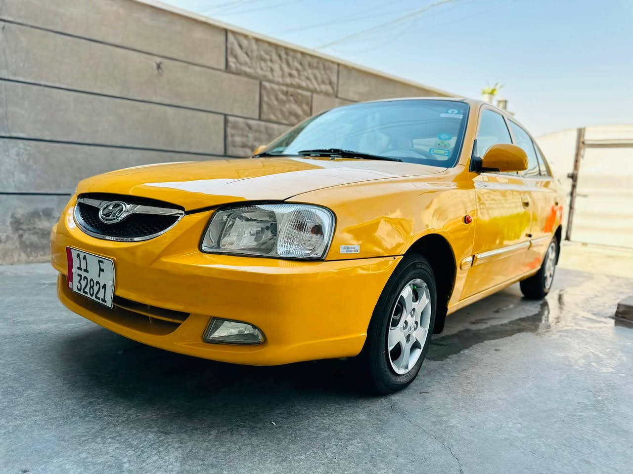 السلام عليكم بيع مستعجل !!! 
هونداي فيرنا 2014 كفالة 
السعر 61$ وبيها مجال 
بسمي كلة جديد مصفر 
كير ومكينة وتبريد وصدر بل كارتون 
لا تنقيص ولا تبخير 
تخم تاير جديد 
تبريد ثلج 
سيارة جديدة تجي وتشوف بعينك 
مكاني بغداد 
***********
