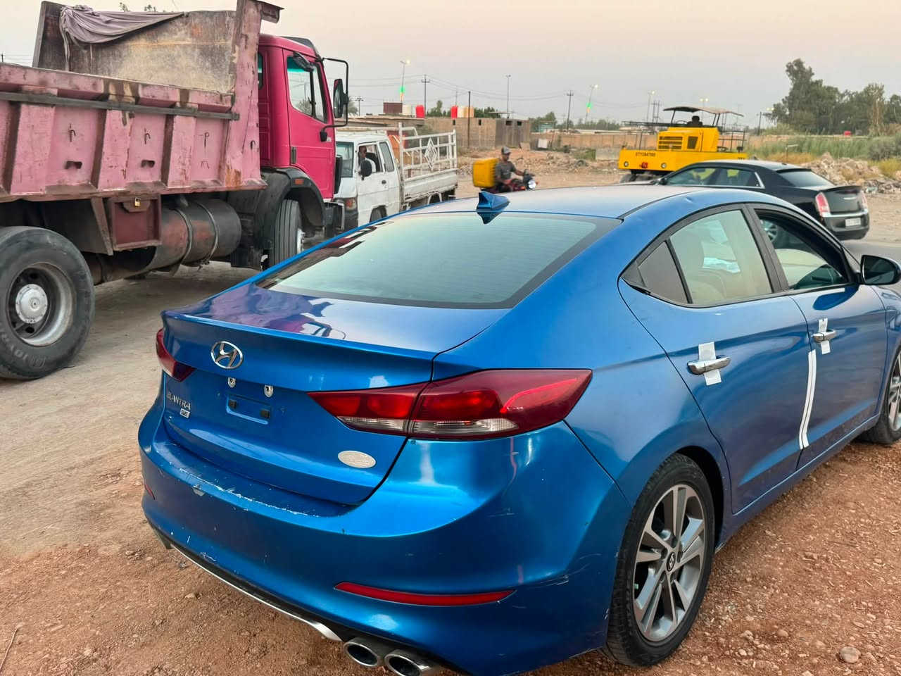 الانتره  17
ضره بنيد  ونص جملغ الخلفي   وبابين كلير
مكينه مكفوله 
كير مكفول 
حداديه زينه  تقريبن 
تبريد ثلج  سياره منقصه شي  نضيفه مسويله ادامه كمله 
مال جناي 

سنويه صاقطه  رقم شمالي بسم شركه تريد وكاله تريد تحويل 
السعر 108 وبيه مجال    لشراي  
المكان كربلاء  طوريج 
***********
