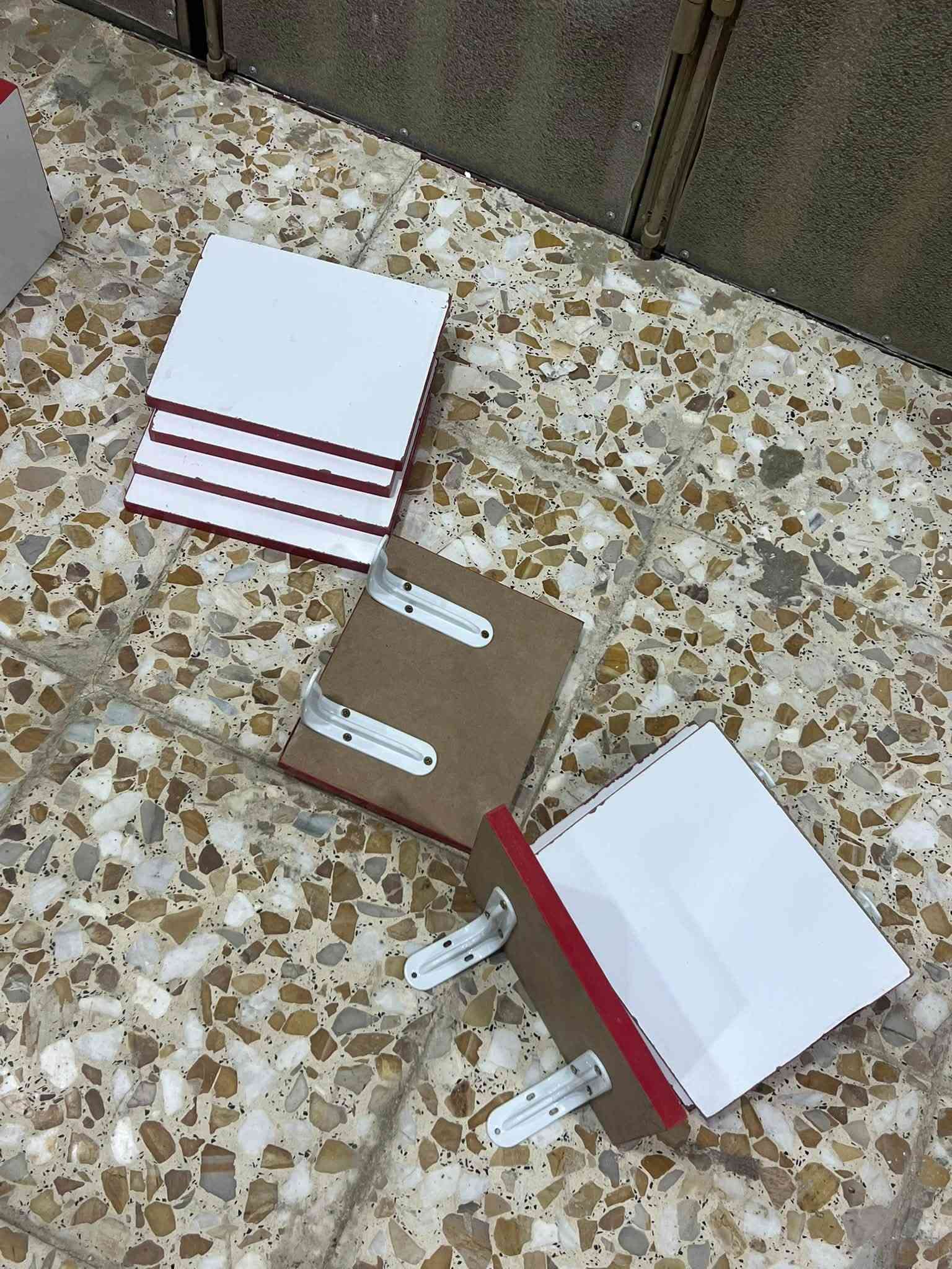 رفوف نظيفه للبيع
قياس 60*20 عدد 14 قطعه 
قياس 25*20 عدد 8 قطع 
يوجد توصيل لكافة المحافظات ***********
