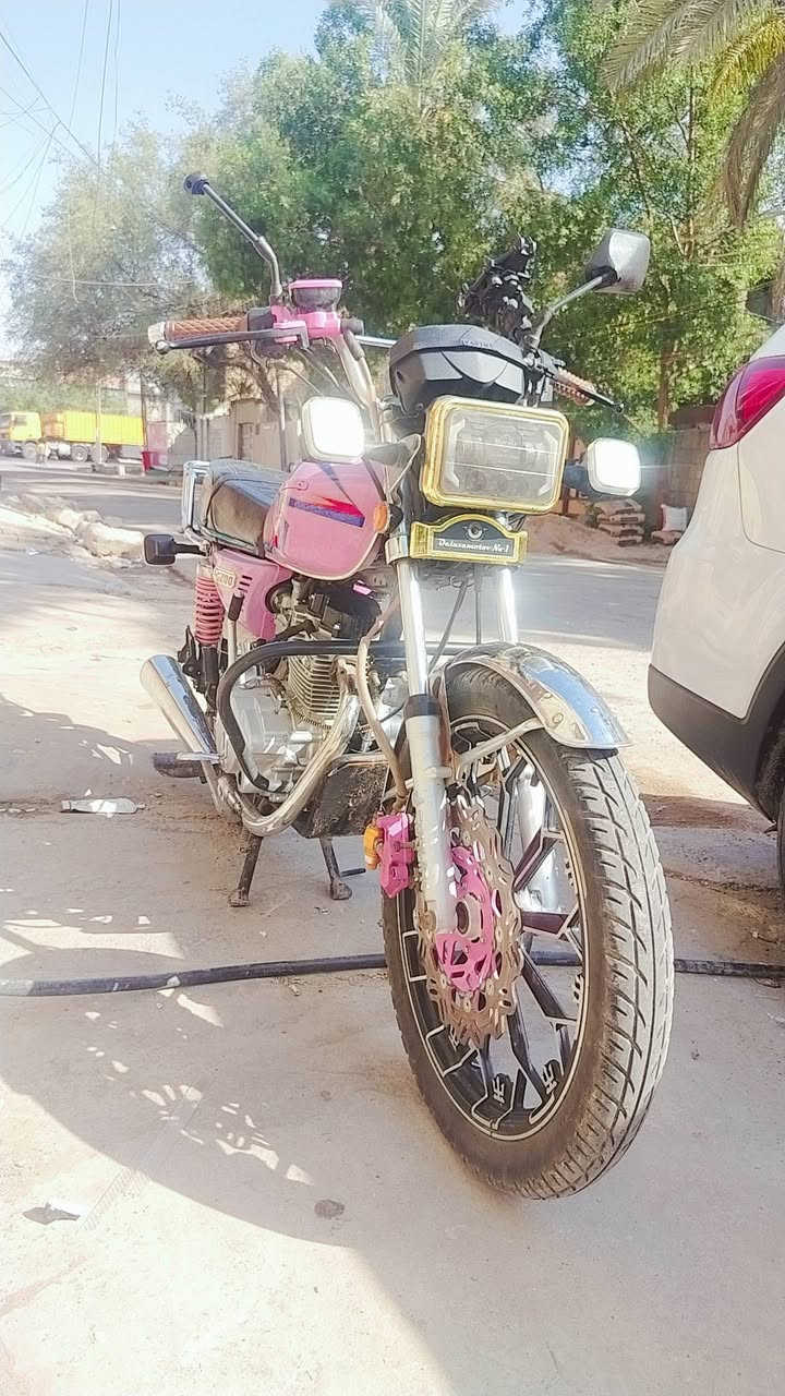 ايرانيه خمسه كير موديل 25 دراجه نقوصات الرسيطه وموضحه بالفيديو كهربائيات كلها شغاله مكينه برغي ما مفتوح بيه دراجه نظيفه وبعدها بحاله الامتياز دراجه عارضه ب 700 وبيها مجال شيء بسيط والشراي يخابر ***********
