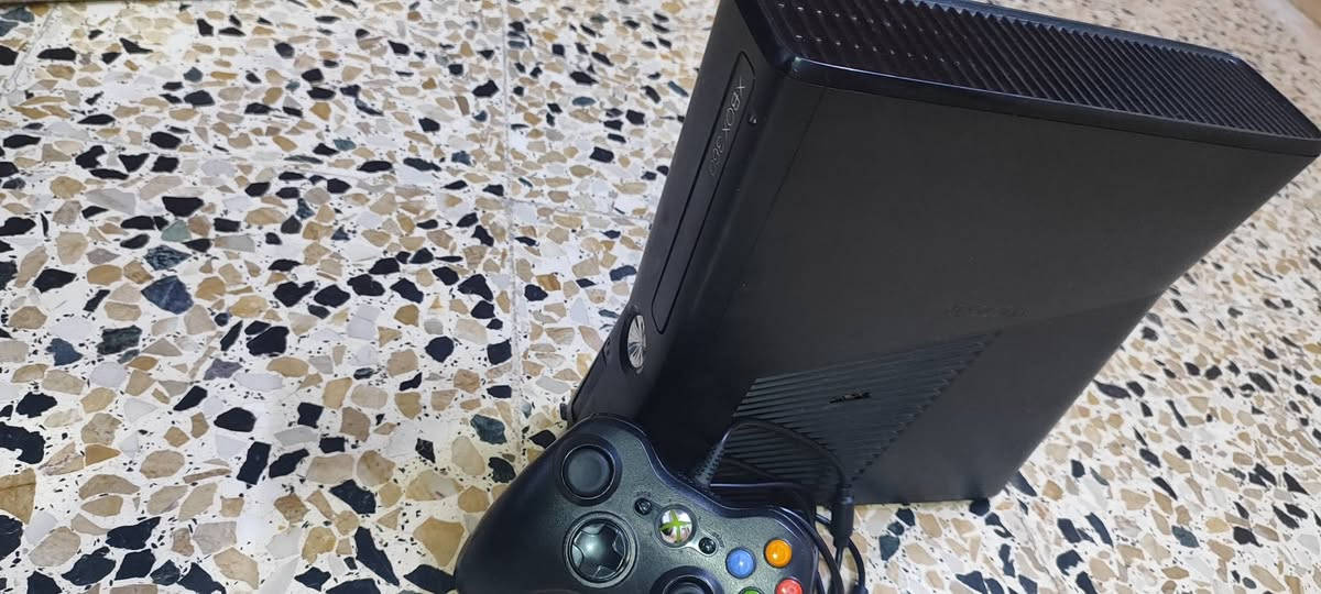جهاز xbox 360 slim نضيف كما موضح بالصور 250gb مع كنترولر واحد وكامل ملحقات بي حوالي 30-40 لعبه وقابله للزياده يعني شد واللعب فقط

السعر: 100وبي مجال بسيط للطيبين والجادين

للتواصل واتس فقط: ***********
