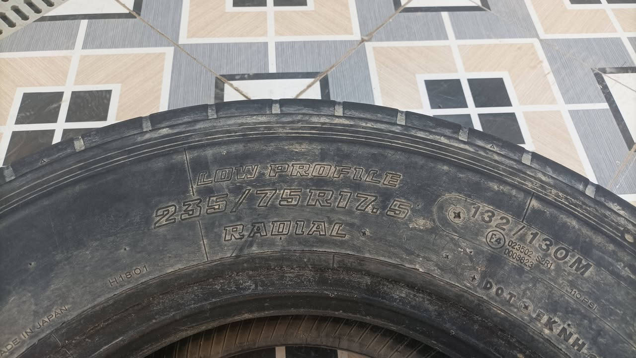 للبيع 5 تايرات Bridgestone
 القياس: 235/75R15
🇯🇵 صناعة: اليابان
 مستعملة، والحالة موضحة بالصور
 السعر: 25 ألف دينار للتاير الواحد
📍 المكان: الديوانية – حي النهضة
📱 واتساب: ***********

