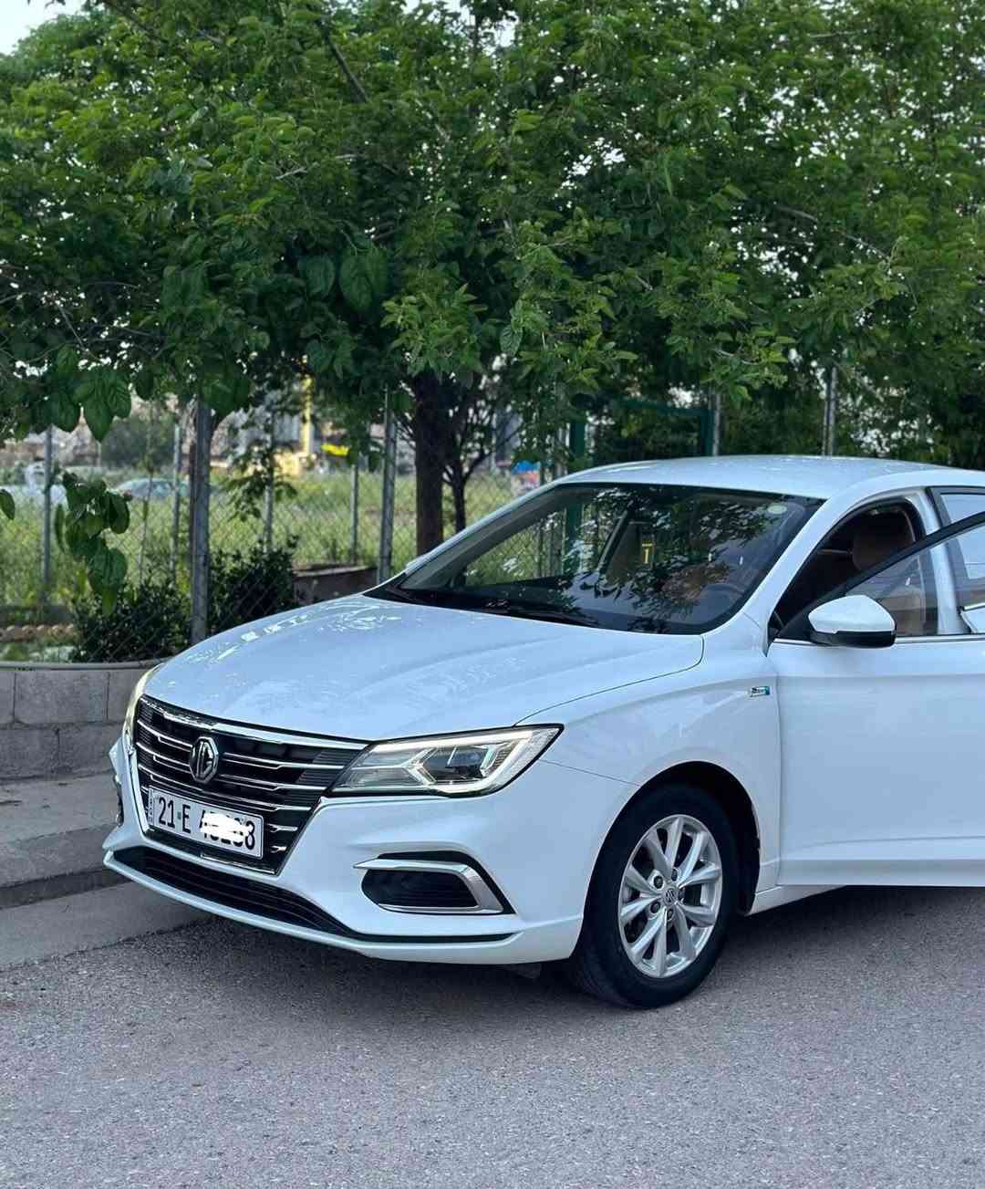 بة ناوى خواى گەورە و میهرەبان 
ئێم جی ٥ مۆدیل ٢٠٢٣ کۆمفۆرت زەمانی شەریکە
بێ بۆیاخ  بێ سارد  بێ شوخت 
مواسەفات کۆمفۆرت
بەسمە
لایت لید
شاشە و  کامێرا 
حاسە
سوکان ڤۆلیۆم.
تەحدید سورعە
٣٠ هەزار ڕۆشتووە 
سفری شەریکەیە زەمانی ٣ ساڵ ماوە
بۆیاخ تەنک مەرغوب
گێر و مەکینە بە شەرت
سەنەوی تازەیە و رەقم سلێمانیە 
تەحویل و غرامه بە شەرت
ژمارەی مۆبایل
***********
*********** السليمانية, العراق

