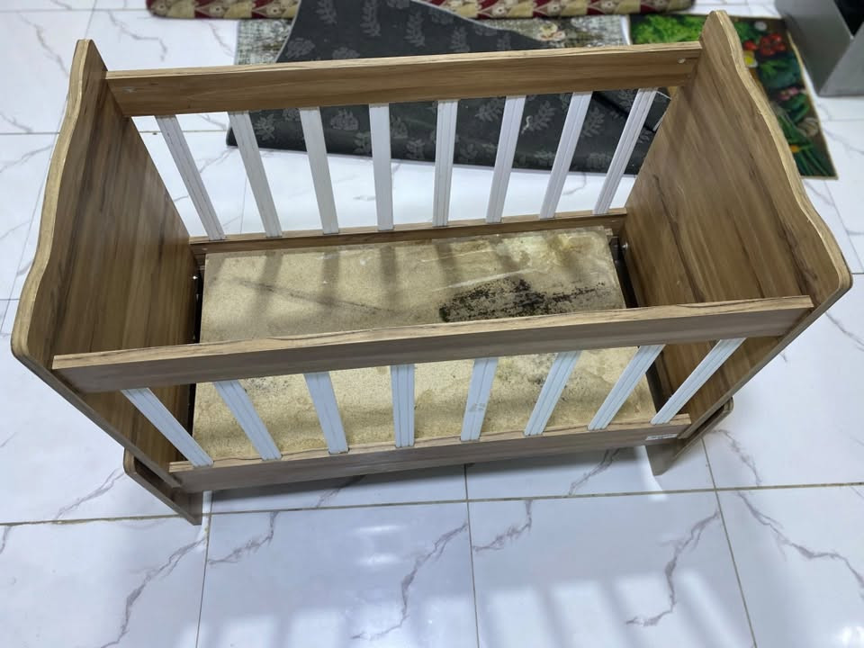 سرير أطفال • مستعمل قليل • بصرة المركز
