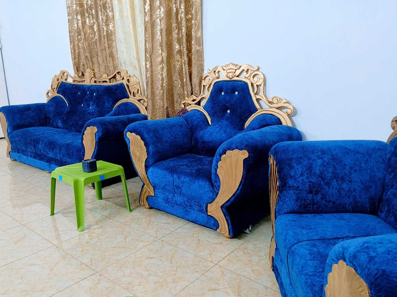 سلام عليكم 
تخم رأسي نظيف استخدام قليل 
للبيع 
للتواصل واتساب ***********
