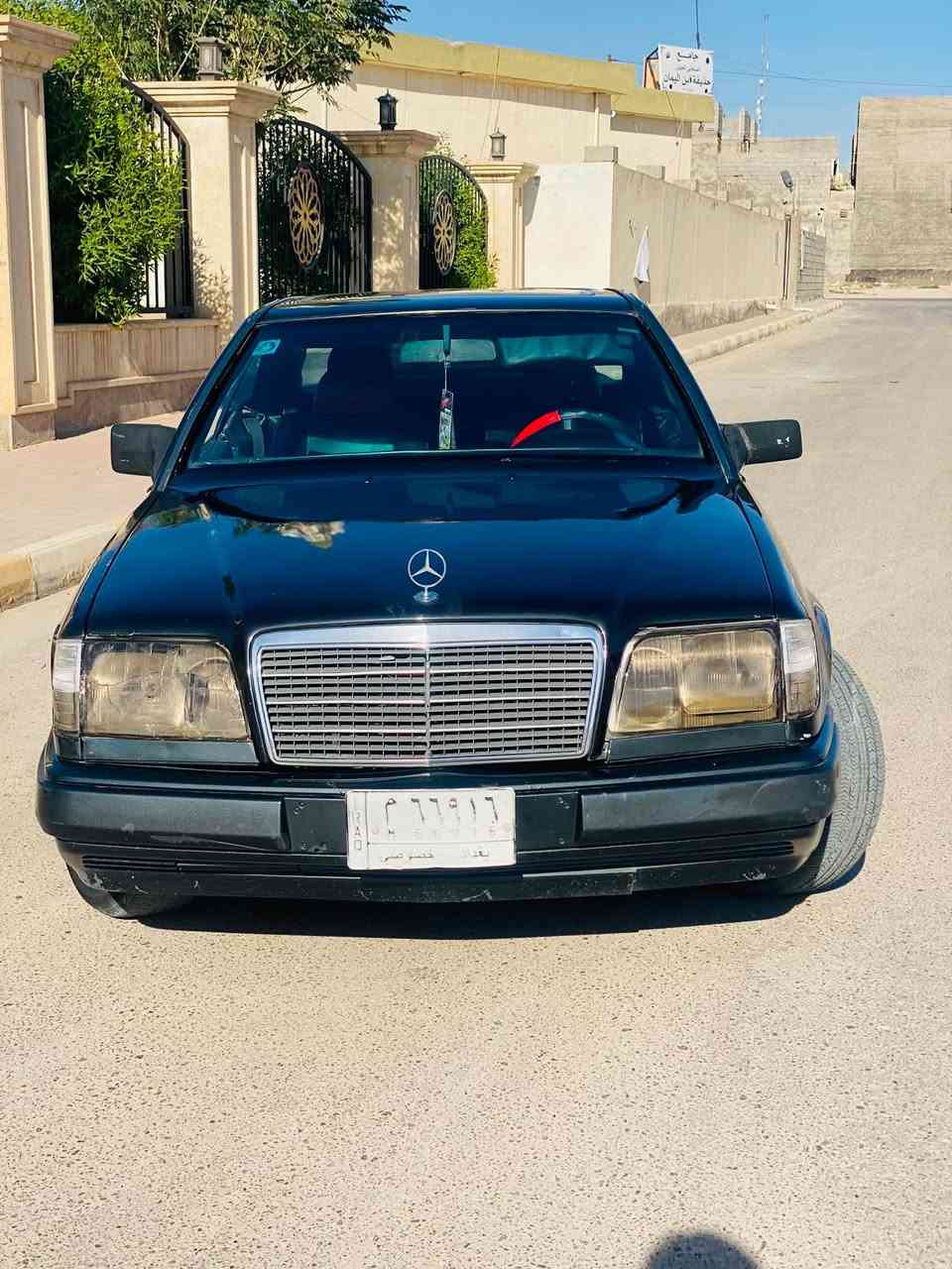 سياره مارسيدس  للبيع  او مراوس  تك باب رياضي حجمE300  موديل1990 محرك بلادي حجم320 كير بلادي حجم190 كهربائيات كلهه شغاله سيار حيل نضيفه محرك وكير كفاله رقم بغداد تحويل شوكت متريد سيارة مصبوغه جماليه ترايك وين متريد سعر 45ورقه وبيهه مجال للستفسار ***********مكان الرمادي
