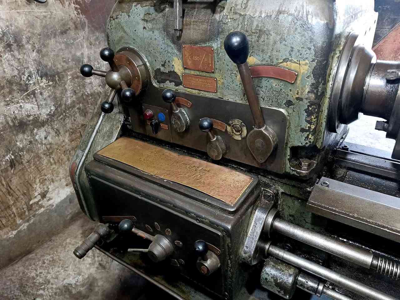 غراض محل تورنچي للبيع نضيفات وشرط العمل والفحص ......
1_ تورنه الماني متر ونص للبيع 
2_ بريس عمل عراقي شيخ عمر للبيع
3_  دريل عامودي انكليزي كبير للبيع
4_ ماكنة لحيم ياباني حجم كبير للبيع
5_ كوسره منضدية ياباني للبيع
6_ مع عدد يدوية قلاوز برايم للبيع ايضا
للاستفسار والتواصل الاتصال على الرقم 
*********** مكاني ديالى - قضاء الخالص- الحي الصناعي
