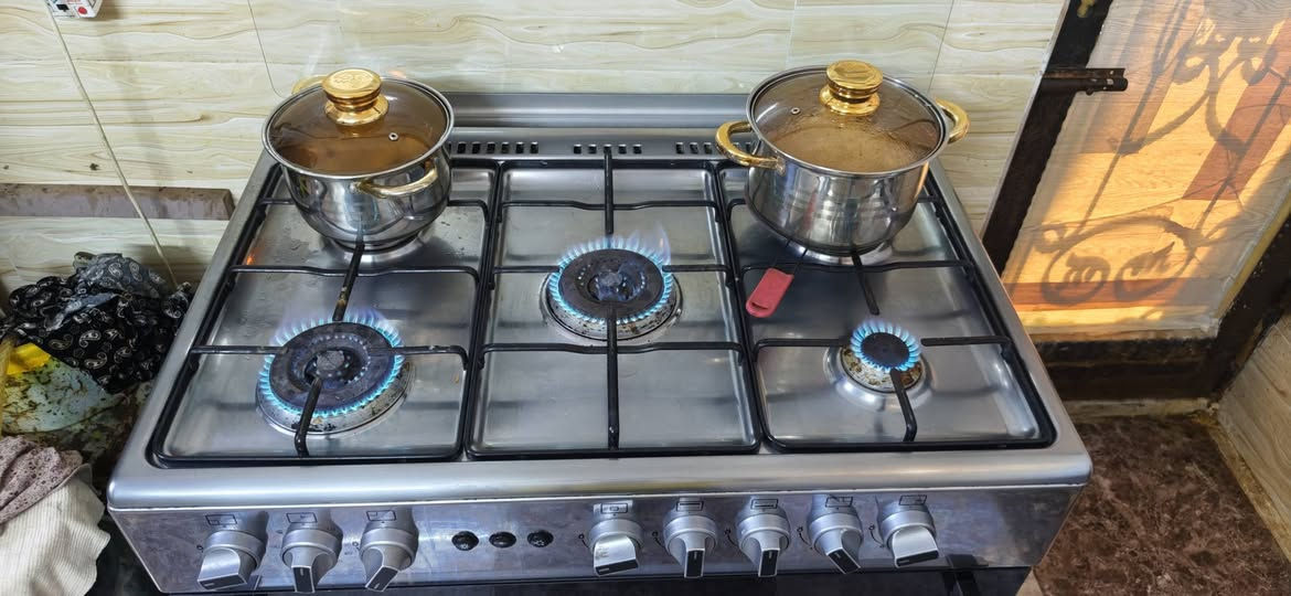 طباخ خمس عيون ابو فرن طباخ نضيف مستعمل سنه 
السعر 350 
واتساب ***********
