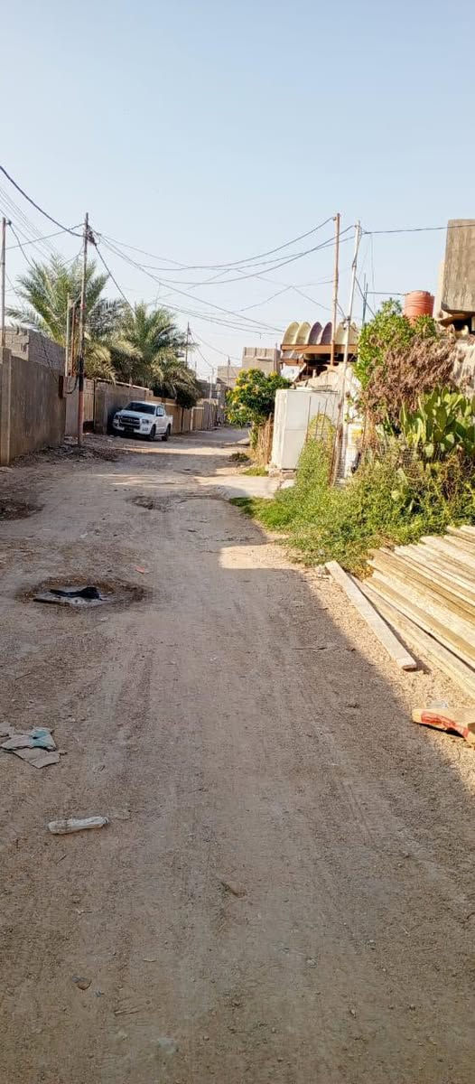 🏠 / دار للبيع مساحة ١٦٠م 
الواجهة  ١٠ م طابو زراعي سند 25

🧱 /البناء يحتوي على : مطبخ . هول . أستقبال . غرفتين . مجمع صحيات . طارمه طول ١٠ امتار 
سطح جبير كامل فرشي وبي مجال غرفتين شيش طالع بناء الي ياخذه بناء يكدر غرفتين يبني
الممر خلف البيت وبي باب خلف الفرع الثاني الممر عشرة امتار

الموقع 🌏 / سيف سعد مقابل علوة المخضر باتجاه بنشه

للأستفسار مراسلة الصفحة او الاتصال على الأرقام التالية 
***********
***********
