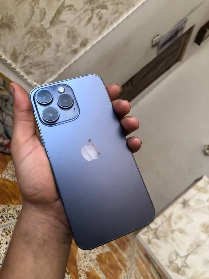 14 برو ماكس 
ذاكره260
بطاريه اصليه مبدل شاشه وسط فيس إيدي شغال 
سعر 475  شرق اوسط كارتونه فقط ويا ***********

