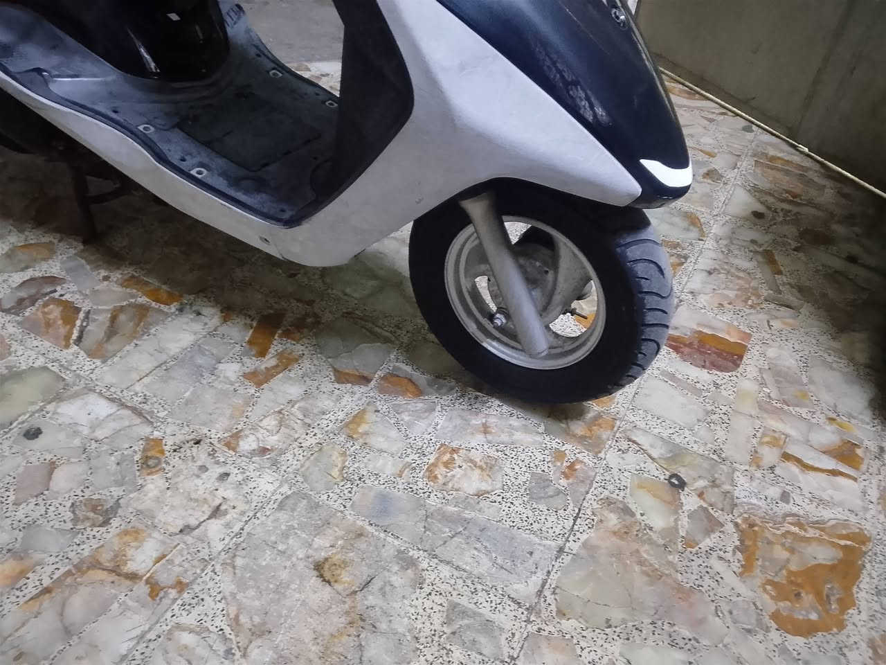 سلام عليكم من رخصت صاحب الكروب فريز البيع درجه جديد جديده كهربائية شغاله سلف وهندر شغال جاهزه من كلشي العنوان بغداد حي اور قرب جامع الفردوس ***********
