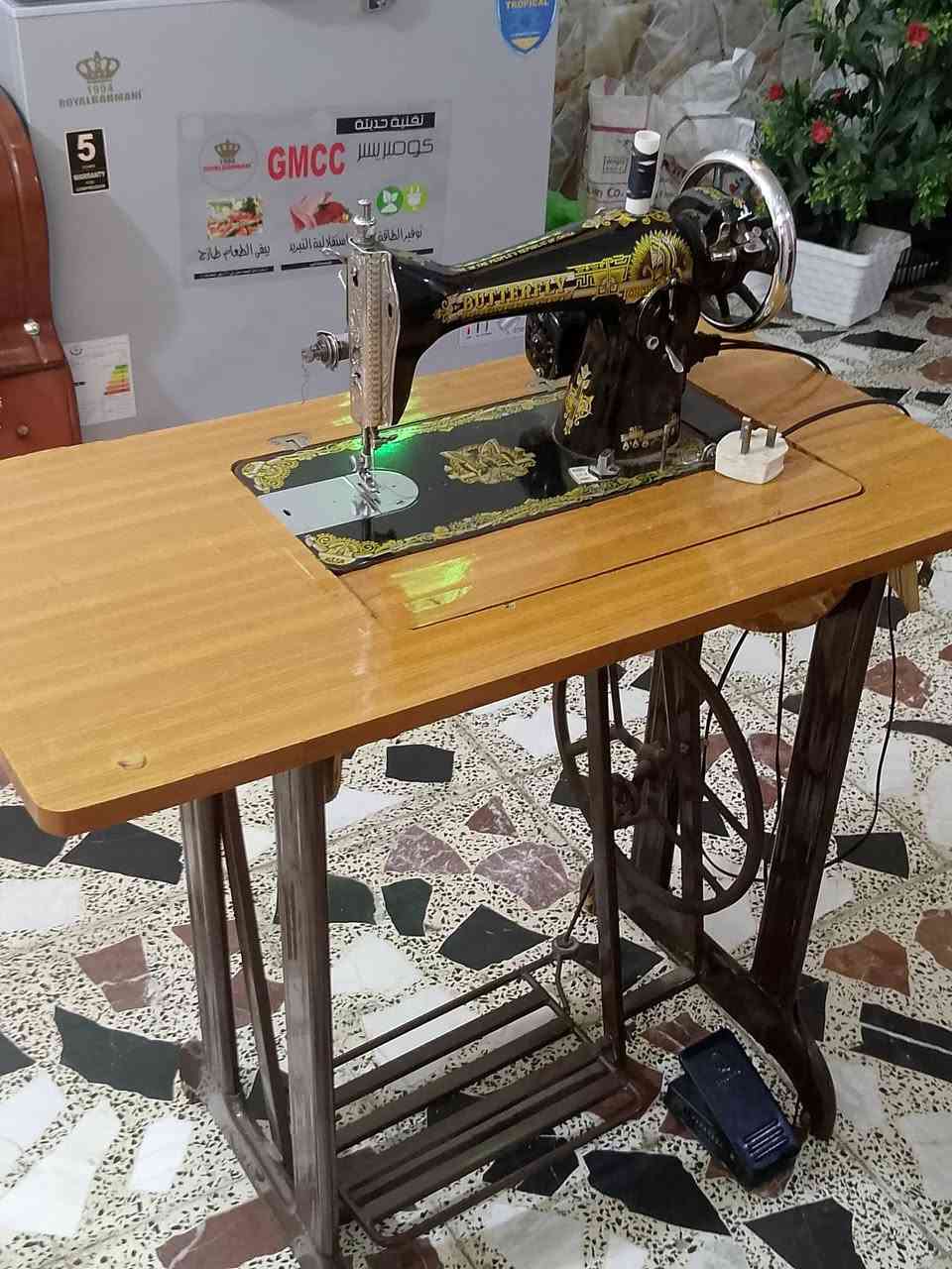 مكينة خياطة للبيع 
السعر: 50
العنوان: بغداد العبيدي شارع المحافظ 
واتساب: ***********
