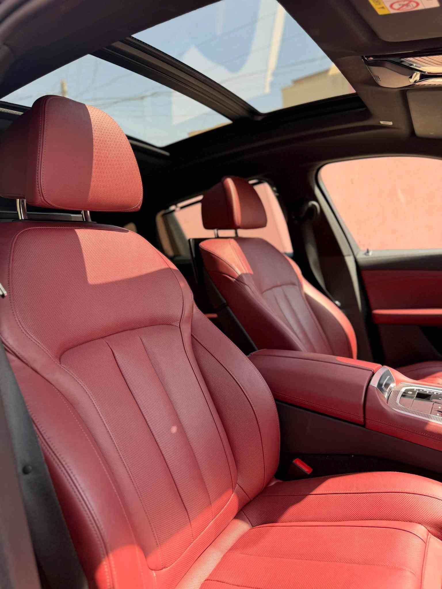 للبيع 
بي ام دبليو x6 2022      
خليجي وكاله العروش    M بكج 
مغله ppf ماشيه 33 الف كم 
6 سلندر  محرك 3000 تون تيربو 
اعلى مواصفات بل XDrive40
بوب شفط 
سقف روز ( سكاي لايت)
داتو شو 
تحكم بالايمات 
اوامر صوتيه 
اناره محيطيه 
٤ كامرات 
شاشات خلفيه
 سياقه ذاتيه 
رادار امامي خلفي 
كشنات تبريد + تدفئه
نقطه عمياء
ترحيب 
وبعد هوايه مواصفات 
( جاهزه بدون اي صرف تحويل ثاني يوم ) 
سعر ٦١ الف دولار 
رقم ***********
