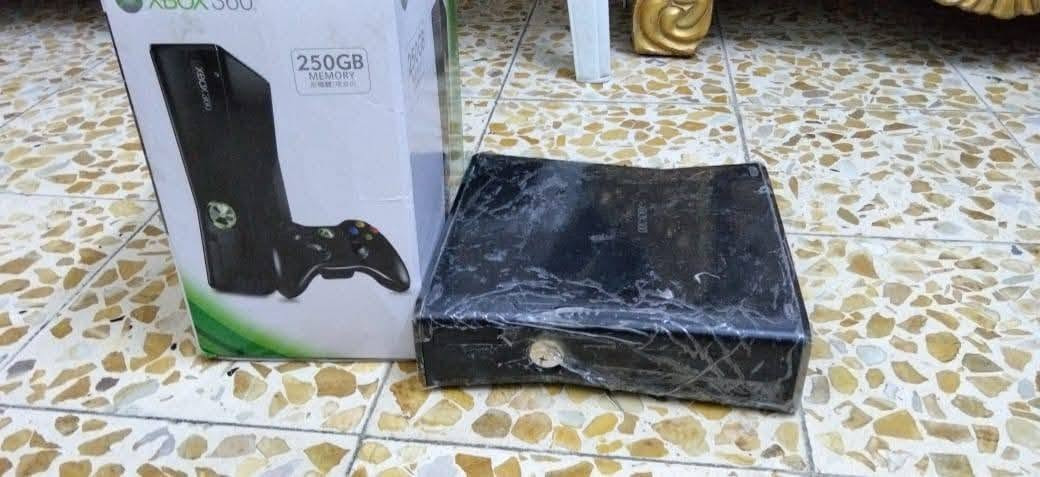 السلام عليكم اكس بوكس 360 نظيف مستخدم شهر واحد كامل ملحقات بي هواي العب ومن ضمن هاي العاب بيس 2018 عربي جي تي اي ماين كرافت و اسايسن وبيس خماسي فيفه تواصل على هذا الرقم مكاني بغداد مدينه الصدر قطاع ٧٩ تواصل على هذا الرقم ***********
