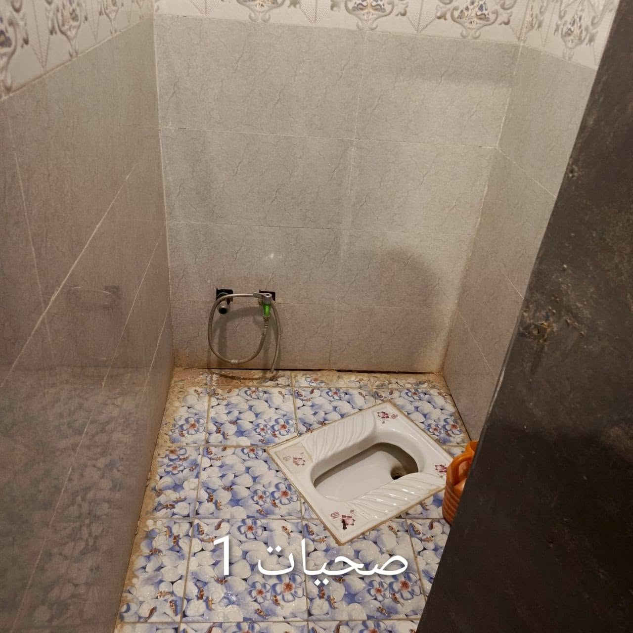 سلام عليكم بيت مساحه155 
موقعه بناصريه زاويه الثانيه 
الواجه 9ونص عدد الغرف4
السعر 180مليون بي مجال
رقم ***********

