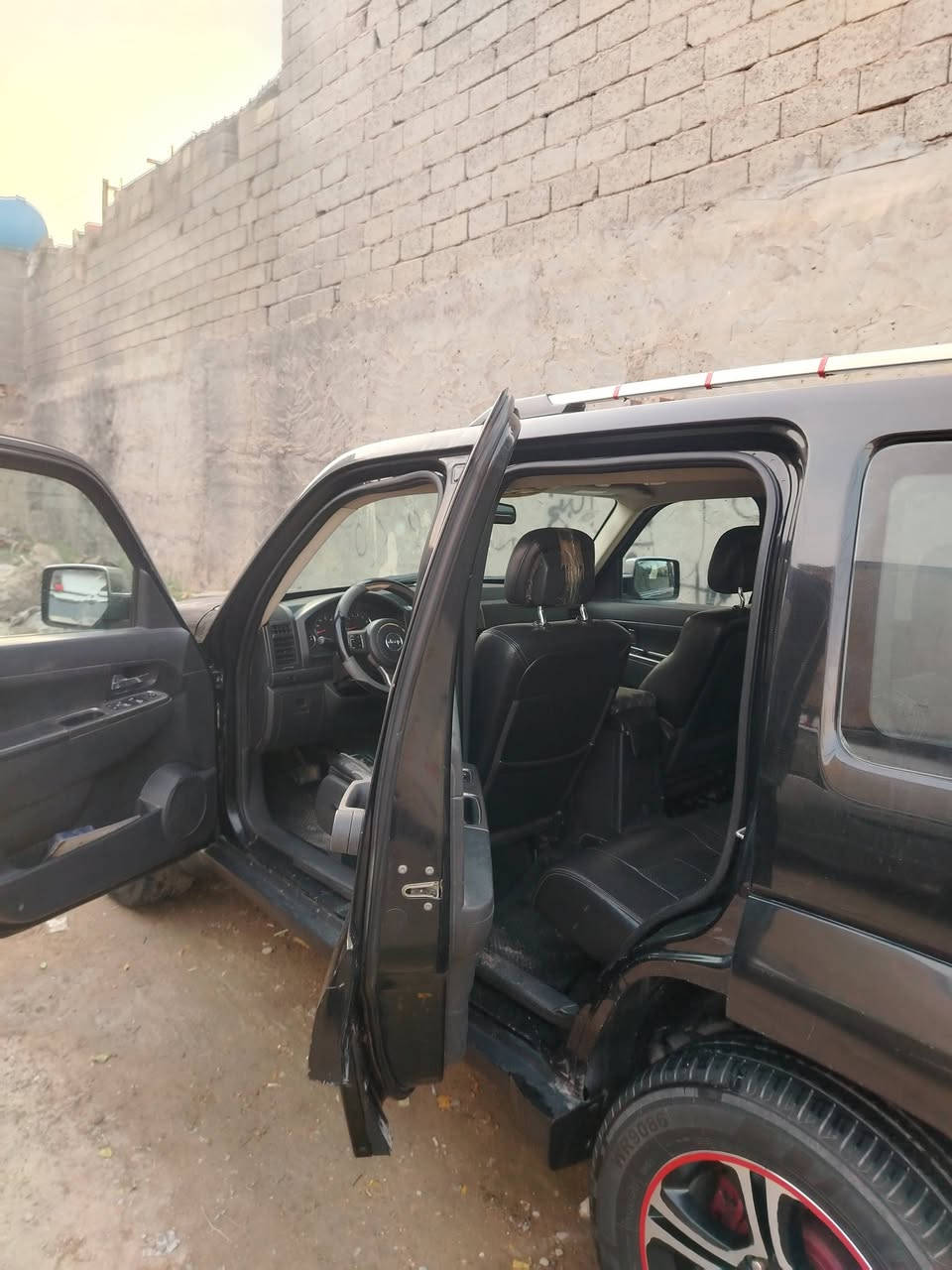 جيب لبرتي • ٢٠١١ • مكينه وكشر