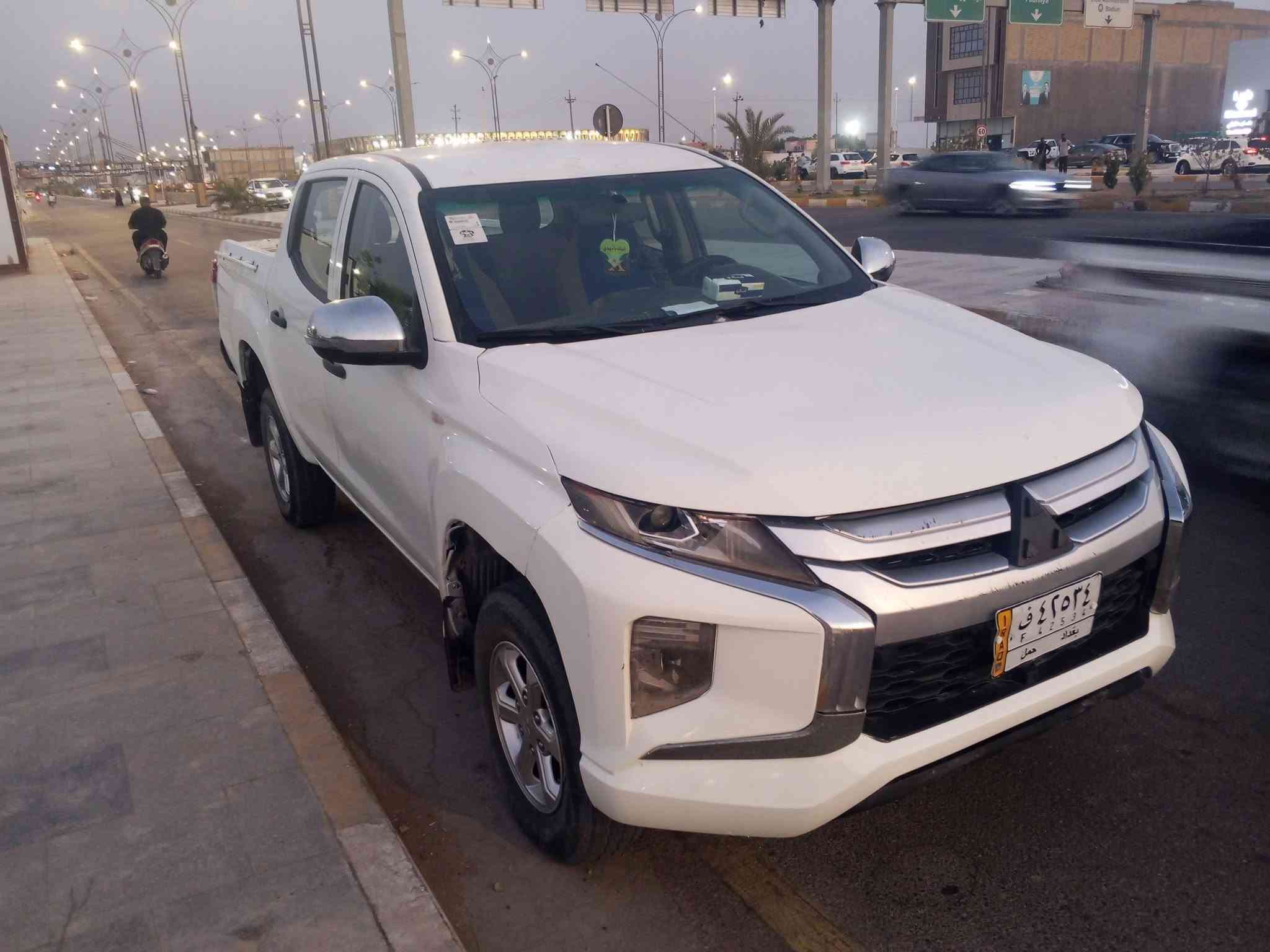 بيكم متسيبوشي 
رقم بغداد 
مطلوبه لمصرف استقطاع مباشر 
دفع رباعي عالي 
تبريد ثلج
بيها طخات بالجانبين بسيطه 
تبديل بنيد ودعاميه 
تخم تايرات جدد
مكينه وكير نظيفات 
دواخل نظيفه 
***********
مكان السياره سماوة
السعر ١٣٠ وبيها مجال

