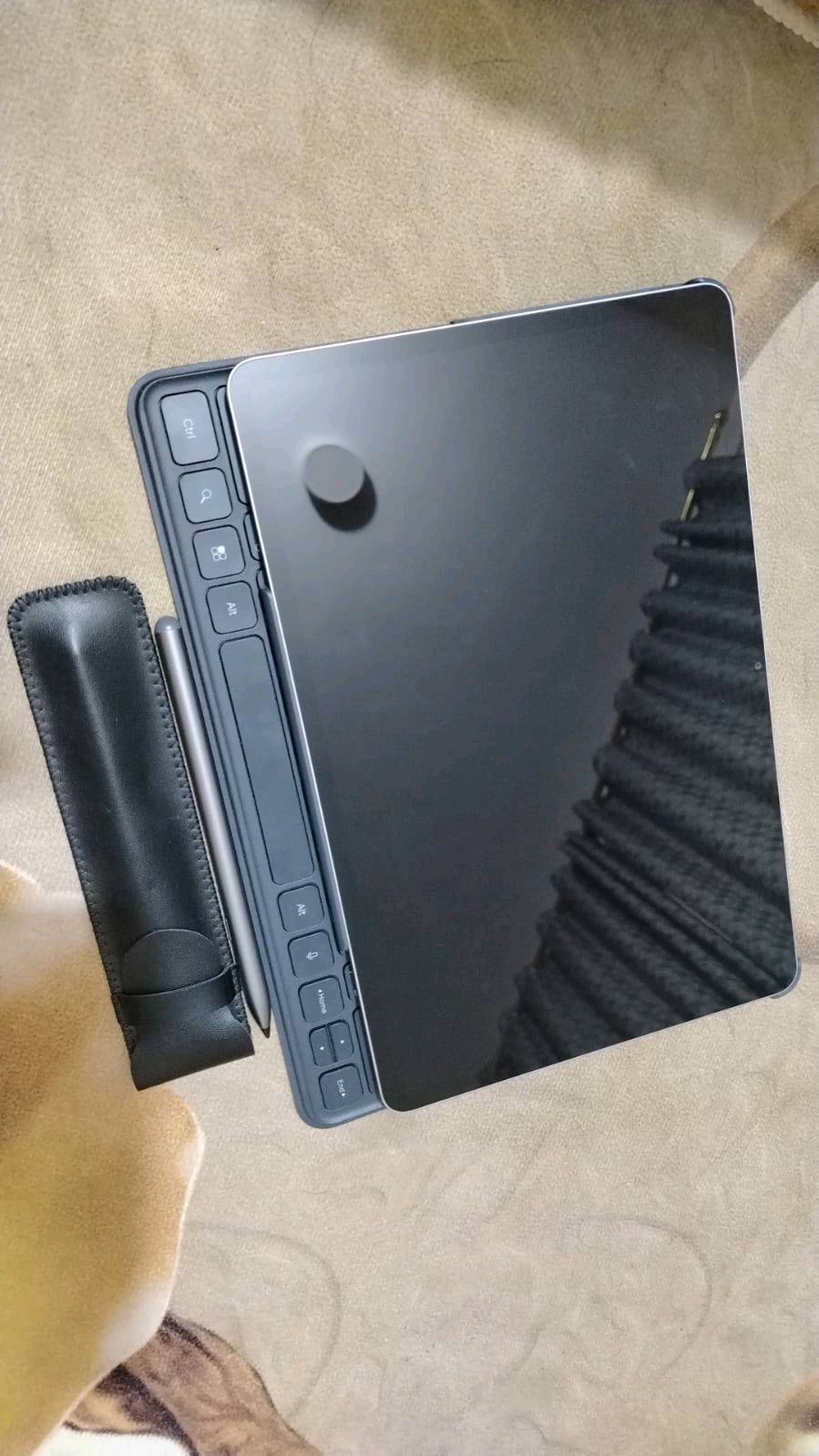 اHonor pad 10 كل ملحقاته وياه حتة كارتونته موجودة ما عدى شاحنته استعمال قليل  للدراسه جان
السعر 500 وبيه مجال
العنوان الديوانية 
***********