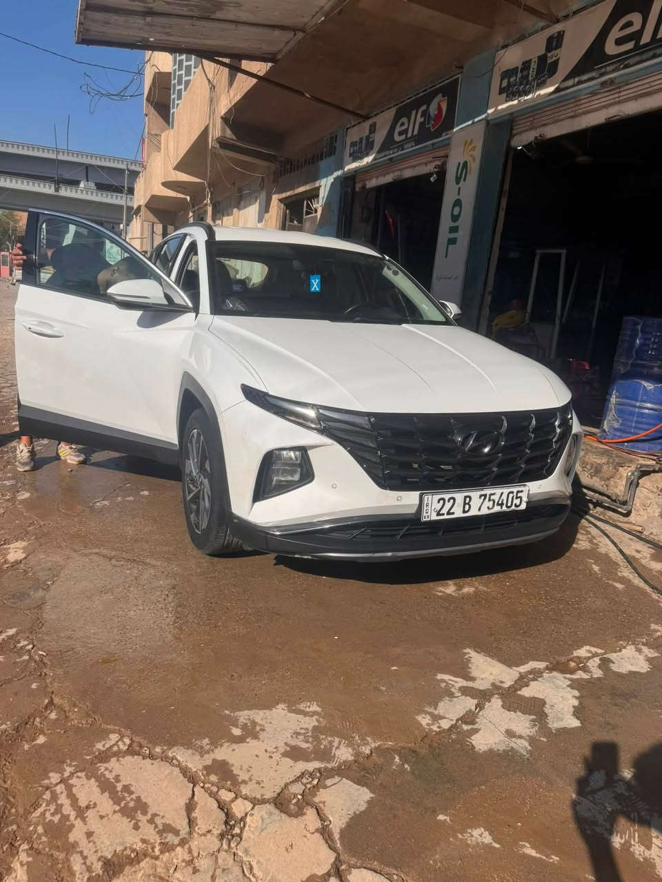 21 مكفول من صبغ خليجي
بيهه شبر بنيد بارد وجنطه هم شبر بارد بدون صبغ 
ماشي ٨٠  رقم اربيل بسمي  هزه جديده قبل شهر حولت بسمي 
  ١٨٥     
*********** مكاني بغداد
