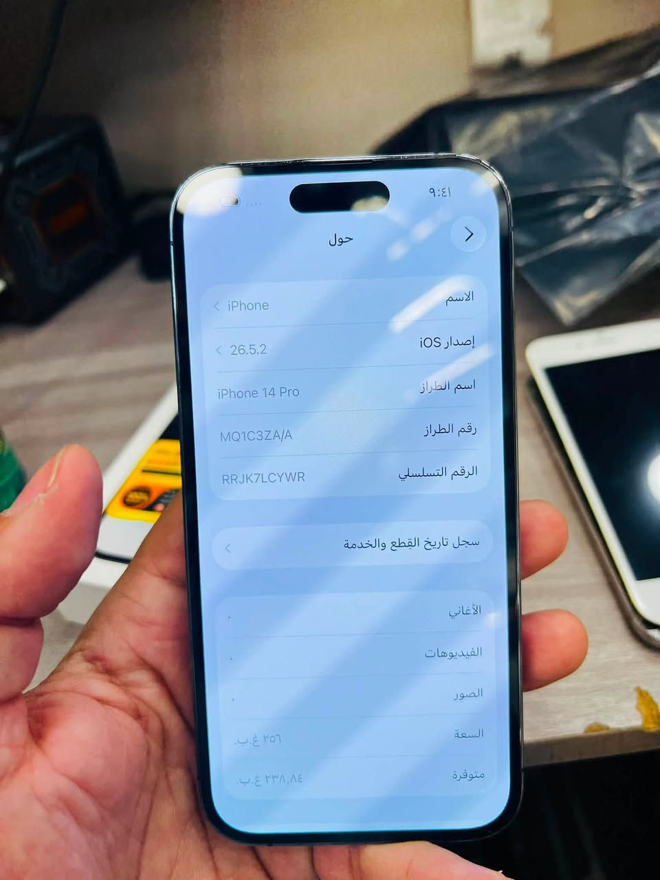 السلام عليكم
14 برو الصغير ذاكرة ٢٥٦ بطارية ٧٨
Za دبل سيم كارت 
ملحقات كاملة ومكفول من اي تصليح وفتح تاخذه وبضمان
عنواني زيونة
السعر ٧٢٠ مجال قليل
***********
