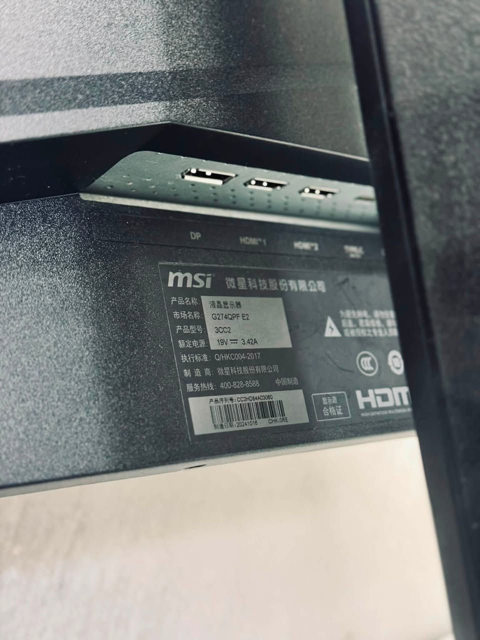 شاشة MSI G274QPF E2
27inch 
2560x1440p (2K)
Rapid IPS
180hz
1ms
مستعمله نظافة جيدة بدون كارتونه "اكرر بدون كارتونه" وبيها شخطه بالبنل مثل ما موضح بالصورة من تشتغل مو كلش تبين 
السعر: 200 الف وبيها مجال 
المكان: كرادة او مشتل متوفر توصيل داخل بغداد حصراً 
***********
