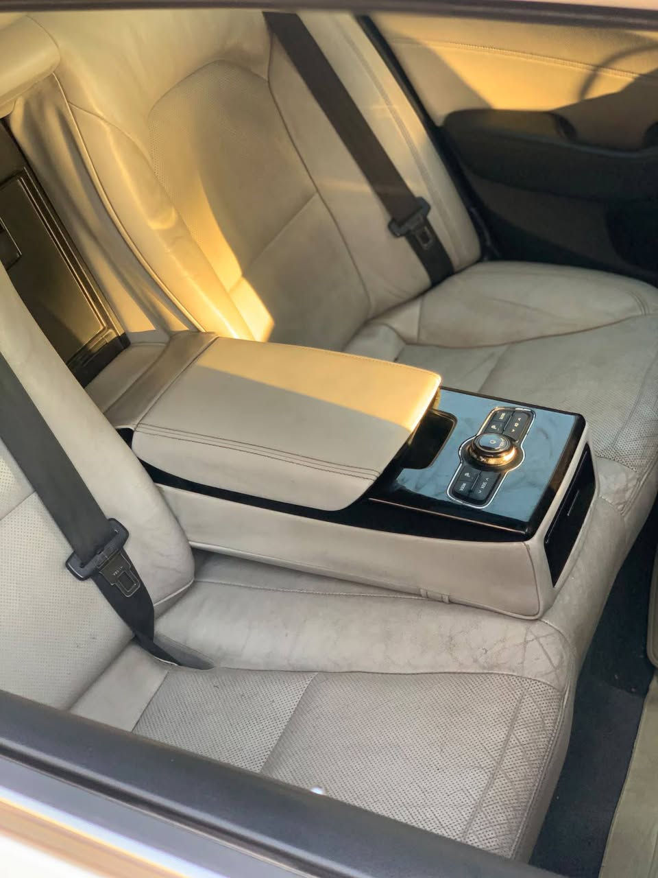 السلام عليكم
للبيع او المراوس KIA CADENZA 
موديل/2014
خليجي
بيه صبغ جاملغ ايمن وهلالات خلفية اربع اصابع
باقي مكفول
السيارة VIP
بصمة 
بانوراما
كشنات جلد ابيض
تدفئه وتبريد بلكشنات
خزن ميموري
سماعات انفنيتي 
اوتو هولد 
سايد بريك بصمة
تدفئه بلكشنات خلفية
زراك لايت 
حساسات أمامية وخلفية 
مري جانبية كهرباء وقلاب عند رجوع للخلف
نضام تحديد مسار
وباقي مواصفات معروفة 
السيارة رقم اربيل تريد تحويل تريد وكالة 
السعر/12,500 وبيه مجال
رقم هاتف /***********
