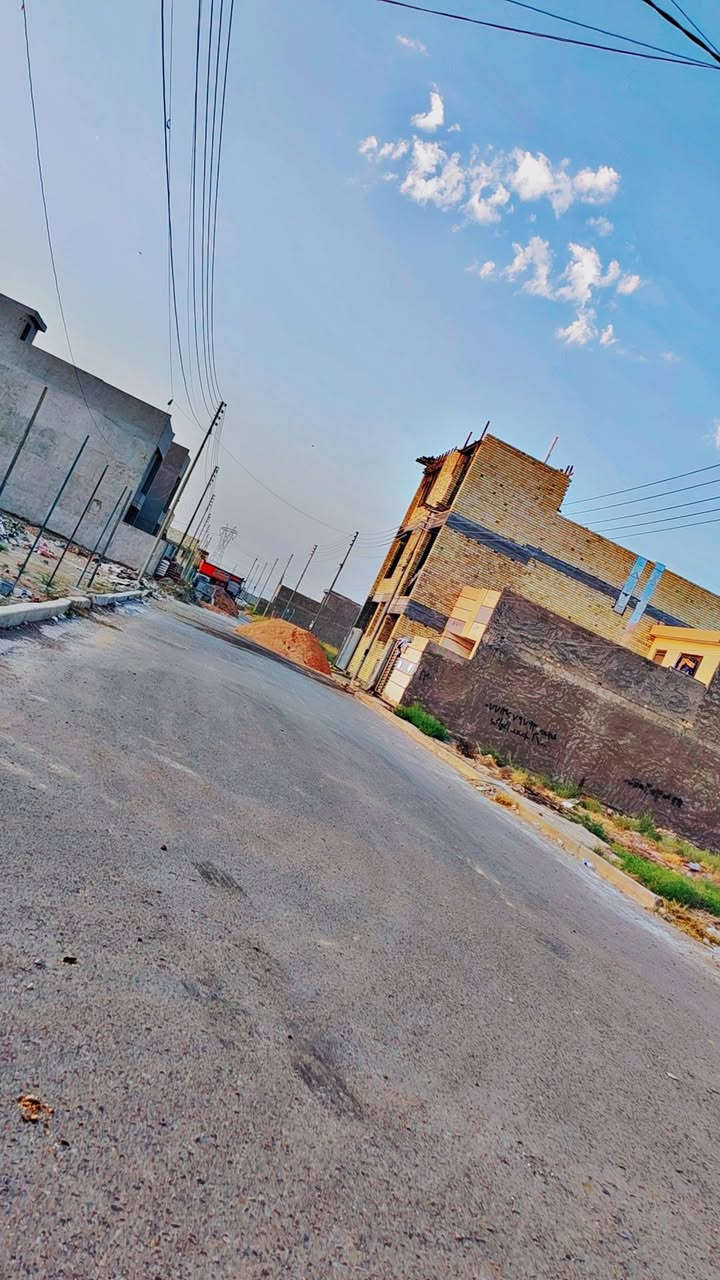 السلام عليكم/ قطعة ارض سند ٢٥ بيها اقرار محكمة اصولية
مساحتها ١٥٠م
واجها ١٠
نزال ١٥
خدمات متوفرة / نت ضوئي 
صيدليات / اسواق / انشائية
قرب مجمع سرايا السلام 
سعر مناسب
للاستفسار الاتصال
***********

