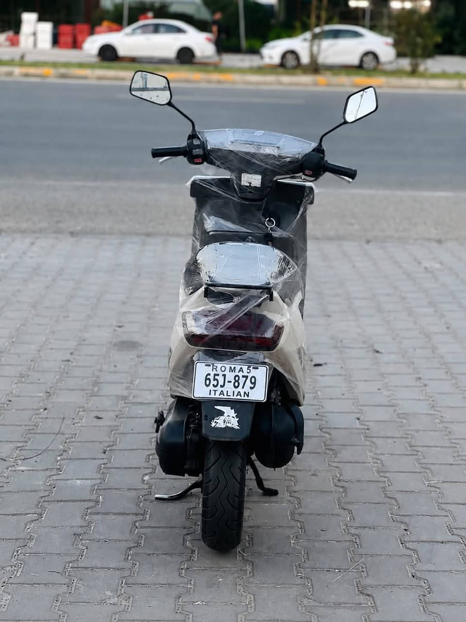 🛵 ياماها (Yamaha) حجم ٦٠ — بدون أي نقص، كلشي بلاد!
يا ولد، دراجة حيل نظيفة وما تصرف، للبيع:

⚙️ المواصفات:

 المحرك: ما ملعوب بيه، كبس بلاد وعلى الشرط.

 الأغراض: الكابريتر، الصنصة، الشوتة، الفيت مبم، والدعاميات كلهن بلاد (لا بيهن فطر ولا كسور).

 الكهربائيات: شغال من الدعامية للدعامية، الدشبول والأجهزة كلهن شغالين.

 الإضاءة: شديله لايت زينون حيل قوي.

 التايرات والبريكات: التايرات جُدد (لوك)، والبريكات كلش مضبوطة.

📝 ملاحظة: الدراجة ما مغيرة بيها أي قطعة، جاهزة للفرة وما بيها أي مشكلة (ما شاء الله).

💰 السعر والتواصل:

 السعر: $380 (

 رقم التليفون: 📞 ***********

 المكان: 📍 كركوك - شورجة (قريب على مطعم حمة ناصر)

✨ المهتم ويحب يشتري، يتصل بينا وتدللون. ✨

🇯🇵🇯🇵🇯🇵🇯🇵🇯🇵🇯🇵🇯🇵🇯🇵🇯🇵🇯🇵🇯🇵🇯🇵

🛵 یاماها (Yamaha) قەبارە ٦٠ — بێ کێشە و بیلادی!

کڕیارانی بەڕێز، ماتۆڕێکی زۆر خاوێن و بێمەسڕەف بۆ فرۆشتن:

⚙️ تایبەتمەندییەکان:

 مەکینە: دەستکاری نەکراوە، کەپسی بیلاد و بە شەرت.

 پارچە بیلادییەکان: کابریتەر، سالۆنسا، شوتە، فیت پەمپ و کفری هەمووی بیلادین (بێ شکاوی و بێ درز).

 کارەبایی: تەواوی گیانی ئیش دەکات، دەشبول و ئامێرەکانی کاران.

 ڕووناکی: لایتی زینۆنی بەهێزی بۆ بەستراوە.

 تایە و بڕێک: تایەکانی لۆکن و بڕێکەکانی زۆر مەزبووتن.

تێبینی: ماتۆڕەکە هیچی نەگۆڕدراوە، ئامادەیە بۆ لێخوڕین و هیچ کێشەیەکی نییە (ماشاءالله).

💰 نرخ و پەیوەندی:

 نرخ: $380 (

 ژمارەی پەیوەندی: 📞 ⁠***********⁠

 شوێن: 📍 کەرکووک - شۆرجە (نزیک چێشتخانەی حەمە ناصر)

✨ هەرکەسێک ویستی پەیوەندیمان پێوە بکات، لە خزمەتدائین. ✨
