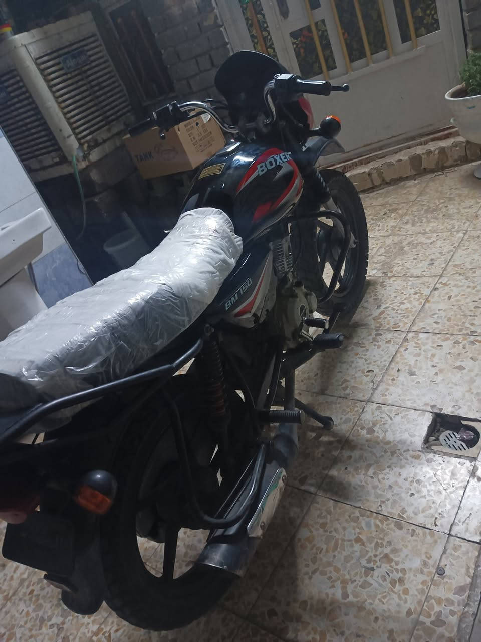 سلام عليكم بوكسر جبلي مديل 18 امجفته محرك  اوراق كامله مالتها بس سلف بيه صوت من يشتغل وا واير سرعه مال دشبول ما بيها تواصل واتساب ***********
