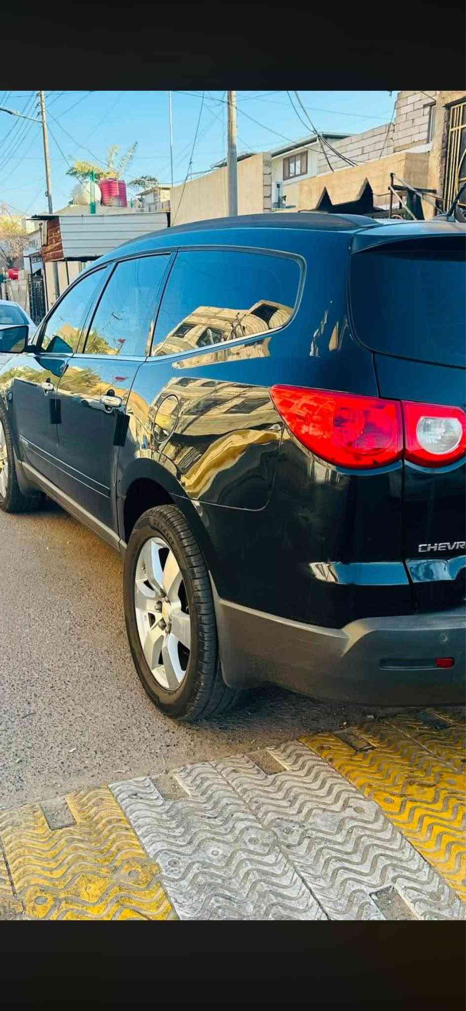 شيفروليه ترافلس جديدة ورخيصة
الموديل .2009
فول الفول المواصفات ✅

فتحة سقف بانوراما 
اشاير بل مري
شاشه وسطيه
مقاعد جلد كهرباء تدفئه
ثلاث قطع تبريد
صندوق كهرباء وشفط
حساسات خلفيه
محرك V6 3.6
كفاله سياره
مراوس بيجب وبامه
 السعر 120
رقم هاتف صاحب سيارة*********** البصرة, العراق
