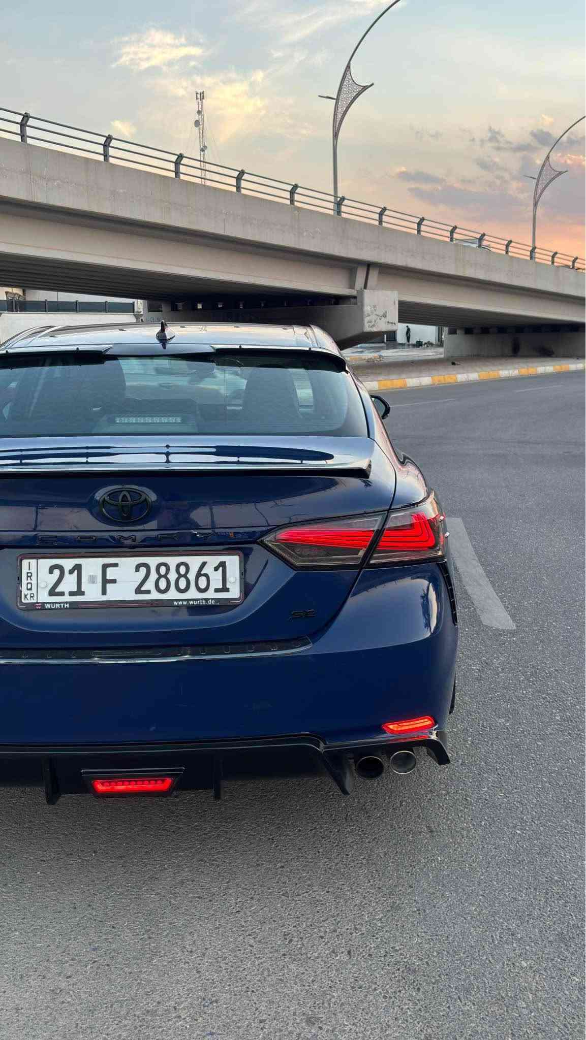 سلام عليكم 
كـــامري 2023 مواصفات SE مواصفات معروفه 
ماشيه 54 ميل ضررها بيها باب صبغ ومكانين بارد بدون دواخل بدون ايرباك بجم كبس صور الضرر موضح رقم سليمانيه بأسمي شرط التحويل والغرامه مكاني كركوك سعر 206 وبيها مجال 
*********** كركوك, العراق

