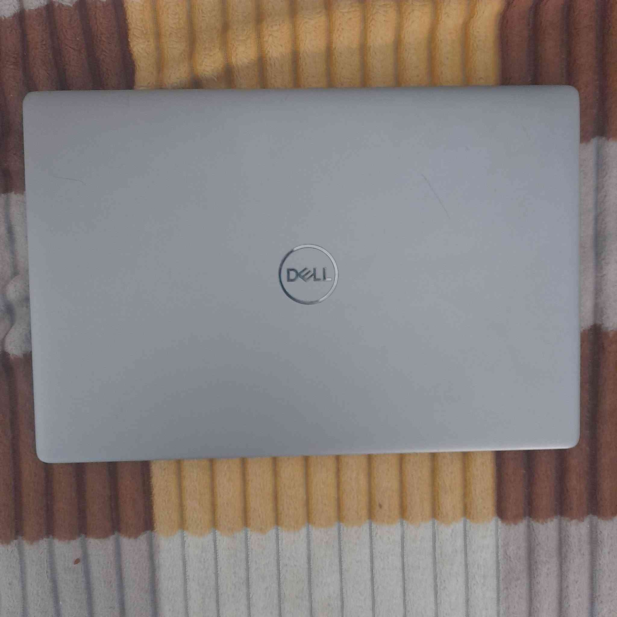 للبيع الشاشة لمس تجي مع كافة ملحقاته وعندي هارد SSD256 هدية ويا قيم واخذ بما يرضي الله 

الجهاز جديد اشتغلت بحث فترة وما استعملته 

جهاز نضيف وسريع سلس بالعمل لدراسة

نص مكتوب في الصور:
- الشركة: Dell الموديل: Latitude 5410 المعالج: Intel Core i5-10310U الجيل: العاشر 10th Gen سرعة المعالج: 1.70 GHz، وتصل أعلى مع Turbo حسب الحمل النظام: Windows 10 Pro نوع النظام: 64-bit
- مواصفات الرام:
- • RAM: 8 GB
- • النوع: SODIMM
- • السرعة: تقريبًا 2667 MHz
- • الجهاز يستخدم كرت الشاشة المدمج Intel UHD Graphics