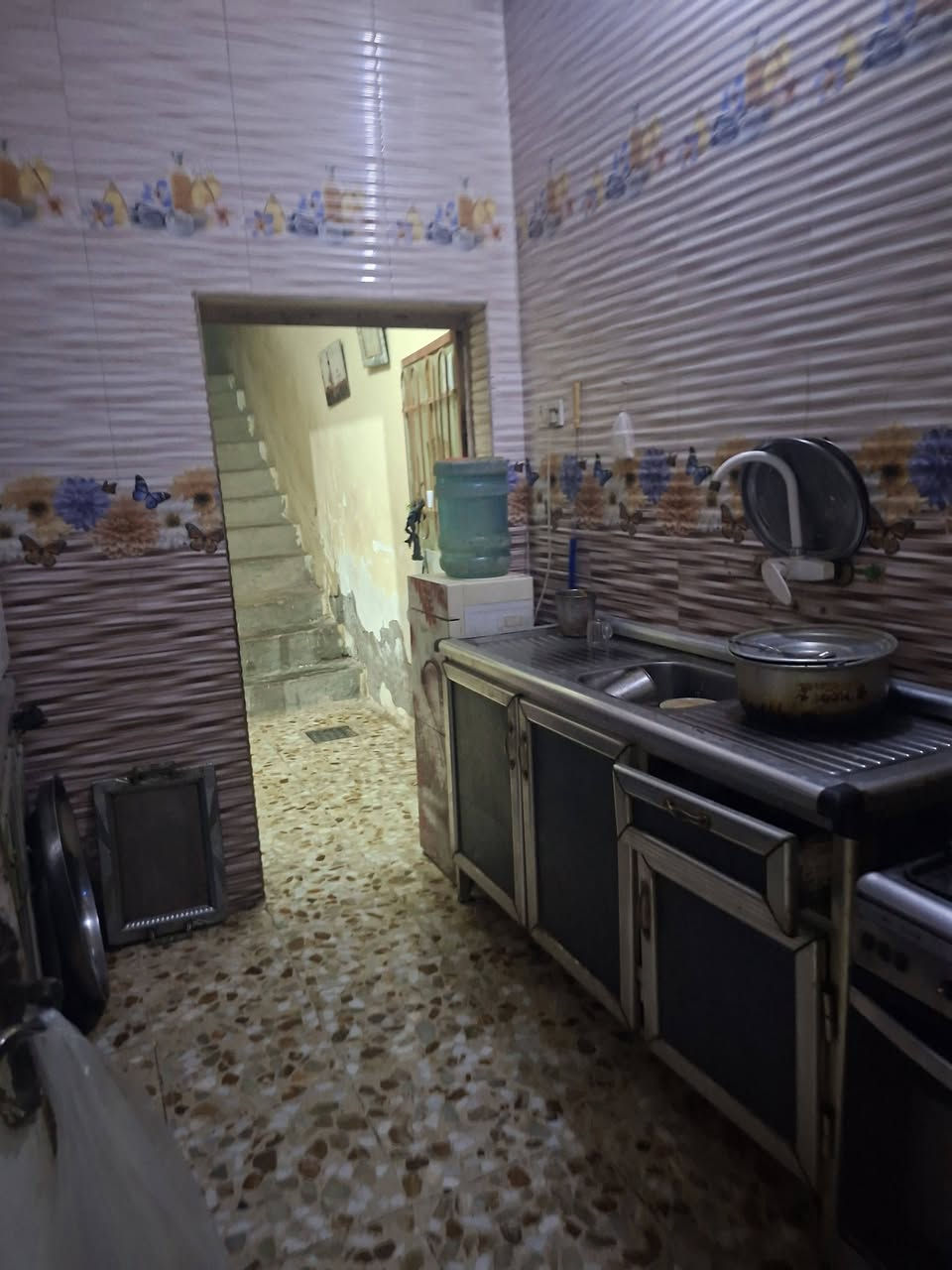 دار للبيع ١٠٠ متر زراعي سند ٢٥ يتكون من غرفتين نوم وهول ومطبخ واستقبال ومجمع صحيات نادر كراغول قرب أسواق ابو حسن السعر ٧٠ مليون وبي مجال الاتصال بالرقم  ***********
