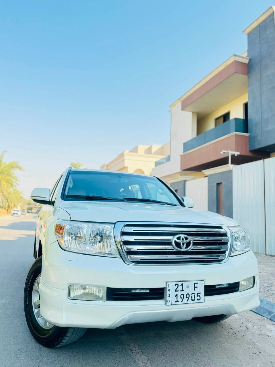 السلام عليكم للبيع لاندكروز 2011 ستيني
رقم سليمانيه بسمي هزه وفحص
خليجي مكفوله كفاله عامه ستيني 

معروضه 288 وبيها مجال 

رقم الهاتف ***********

مواصفات فول 1/1 ستيني 
فتحه سقف 
شاشه جبيره + كاربلي 
كشنات جلد + كهرباء 
حساسات أمامي خلفي 
طفايه حريق بريم 
لايت زنون اصلي 
بلوجكتر زنون 
تخم تاير 
فور ويل 4+4 
مري شفط 
رادارات جوانب امامي 
تحكمات ستيرن 
اشاير مري 
تشغيل عن بعد 
7 راكب 
3 قطع تبريد 
داخلي عسلي مميز

سياره كلش جديده ومصروف عليها هواي 
صدر امامي خلفي تخم تاير لايتات كلها زنون منضومه تبريد ادامه كامله المكينه
