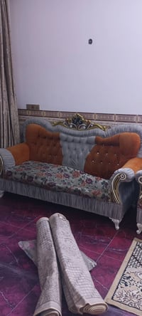 تخم مقعد واحد عدد 4  ثلاثة مقاعد عدد 2 بي اضرار