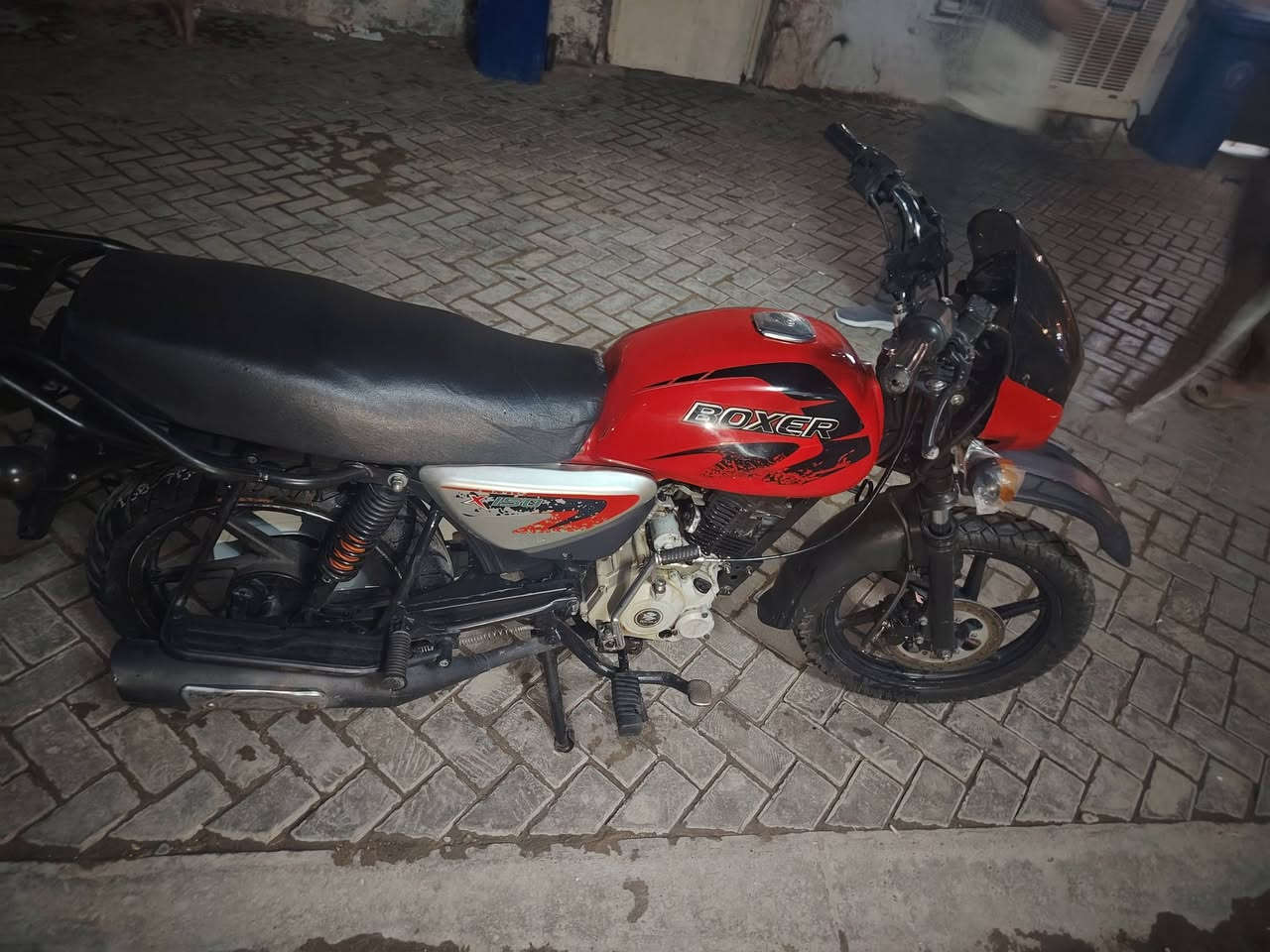 سلام عليكم دراجه بوكسر موديل 23 دراجة نضيفة وكلشي جاهز كبل الشارع من كهربيات كاملة مكينة خرسة دراجة بدون أوراق اكفلك قانونية وعشائريا مكاني بغداد جديدة شارع المسبح ***********

