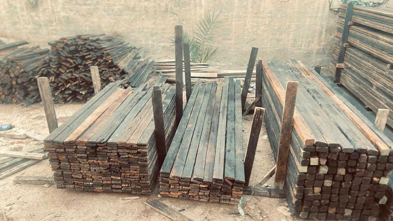 سلام عليكم قالب خشب للبيع العدد 12 مكعب العنوان بابل بسعر مناسب 
الرقم ***********
